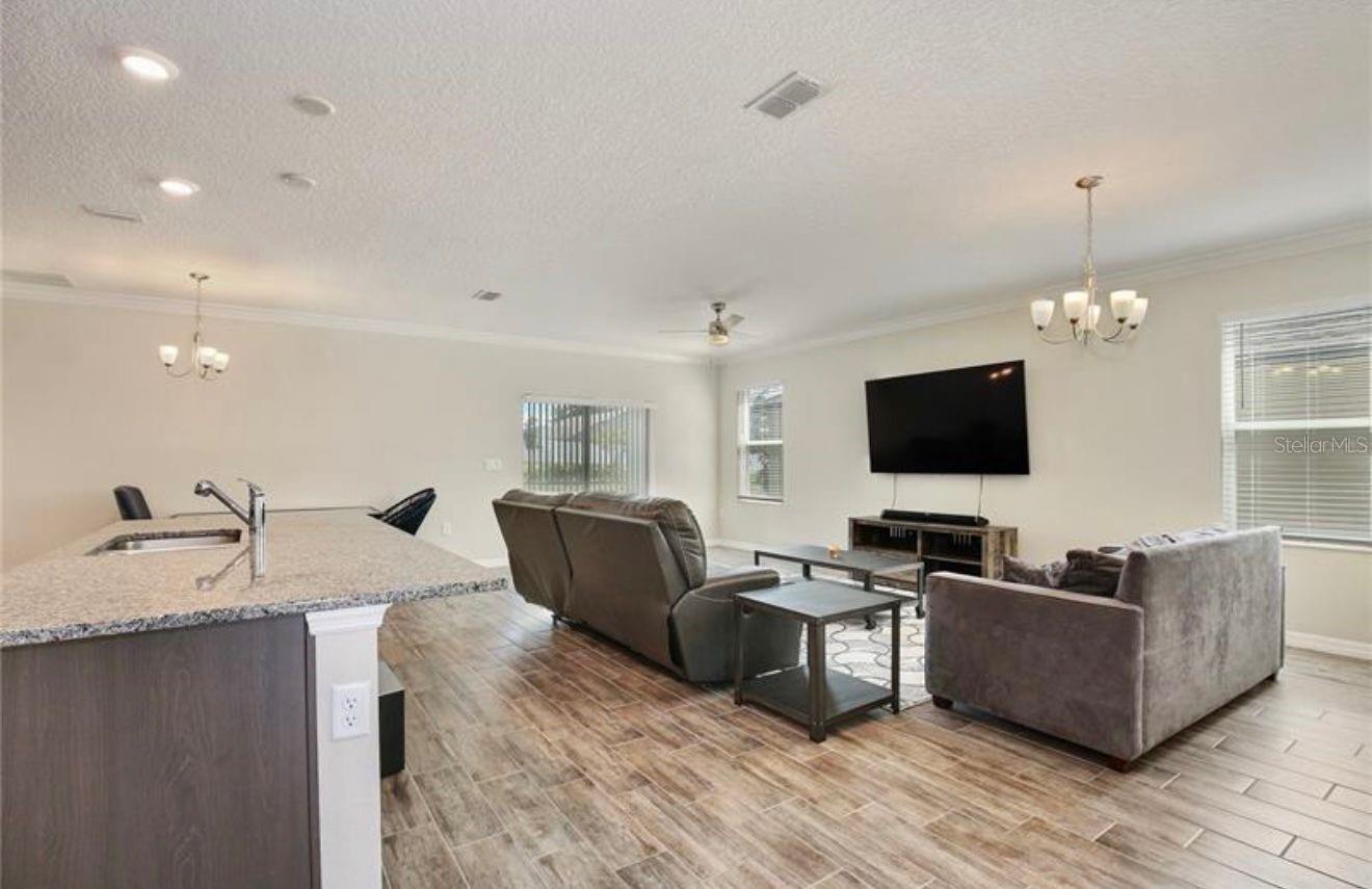 492 Pinecrest Loop Property Photo 6