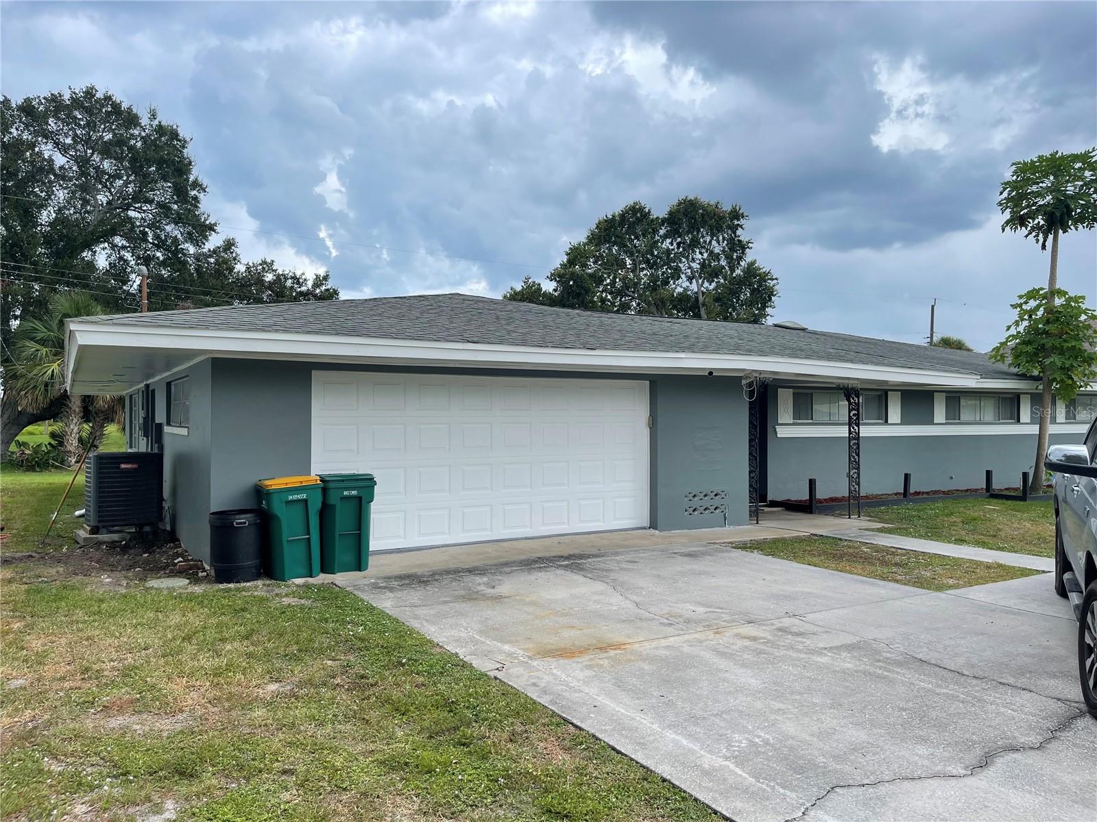 2101 Palm Blvd Property Photo 1