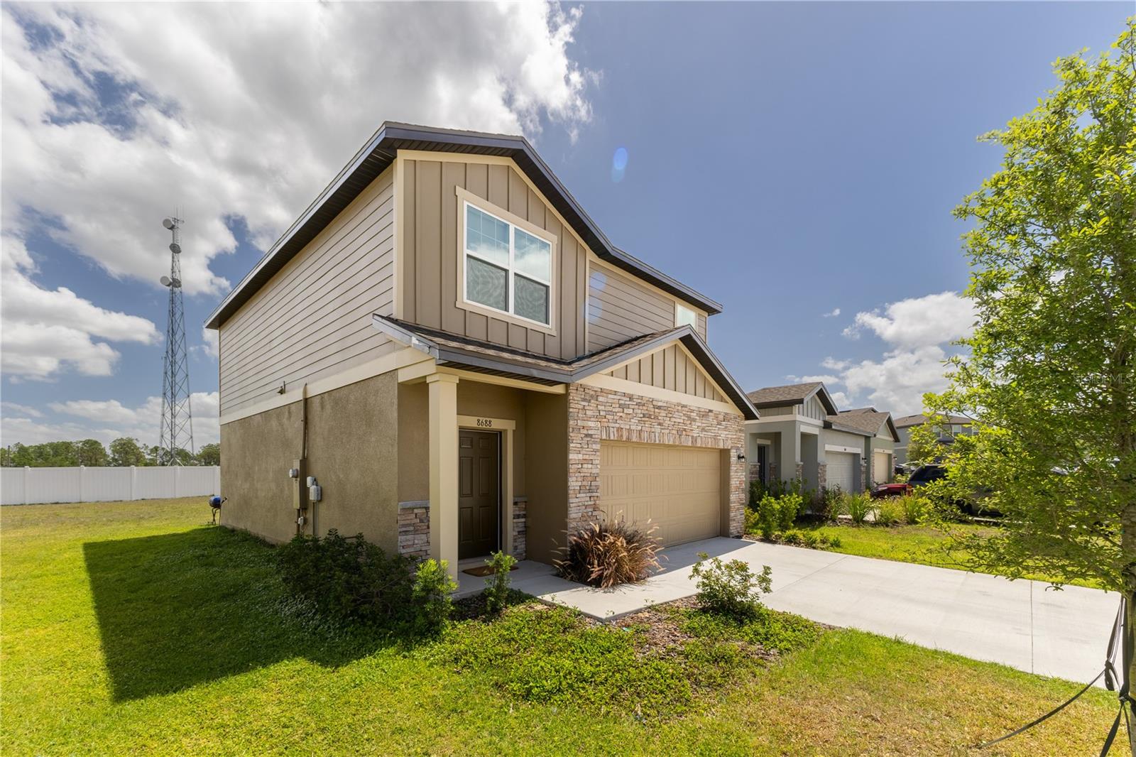 8688 Sportsman Loop Property Photo 3