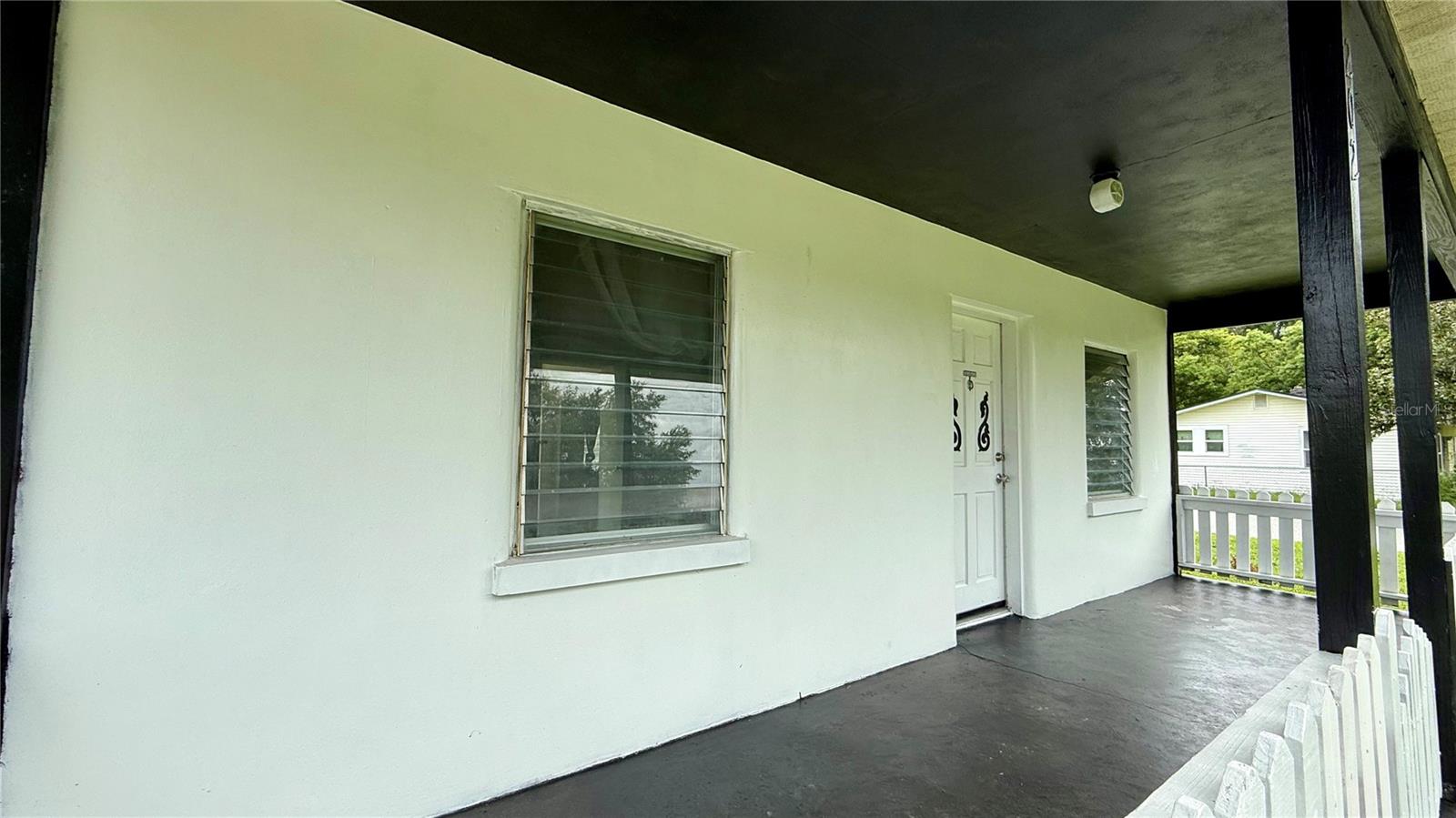 202 E Polk St Property Photo 3