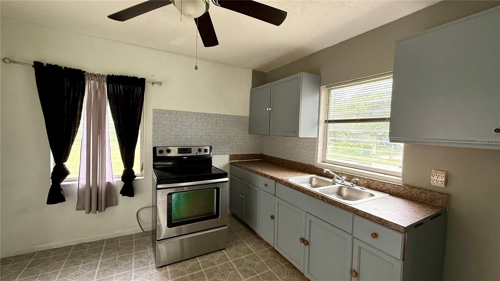 202 E Polk St Property Photo 4