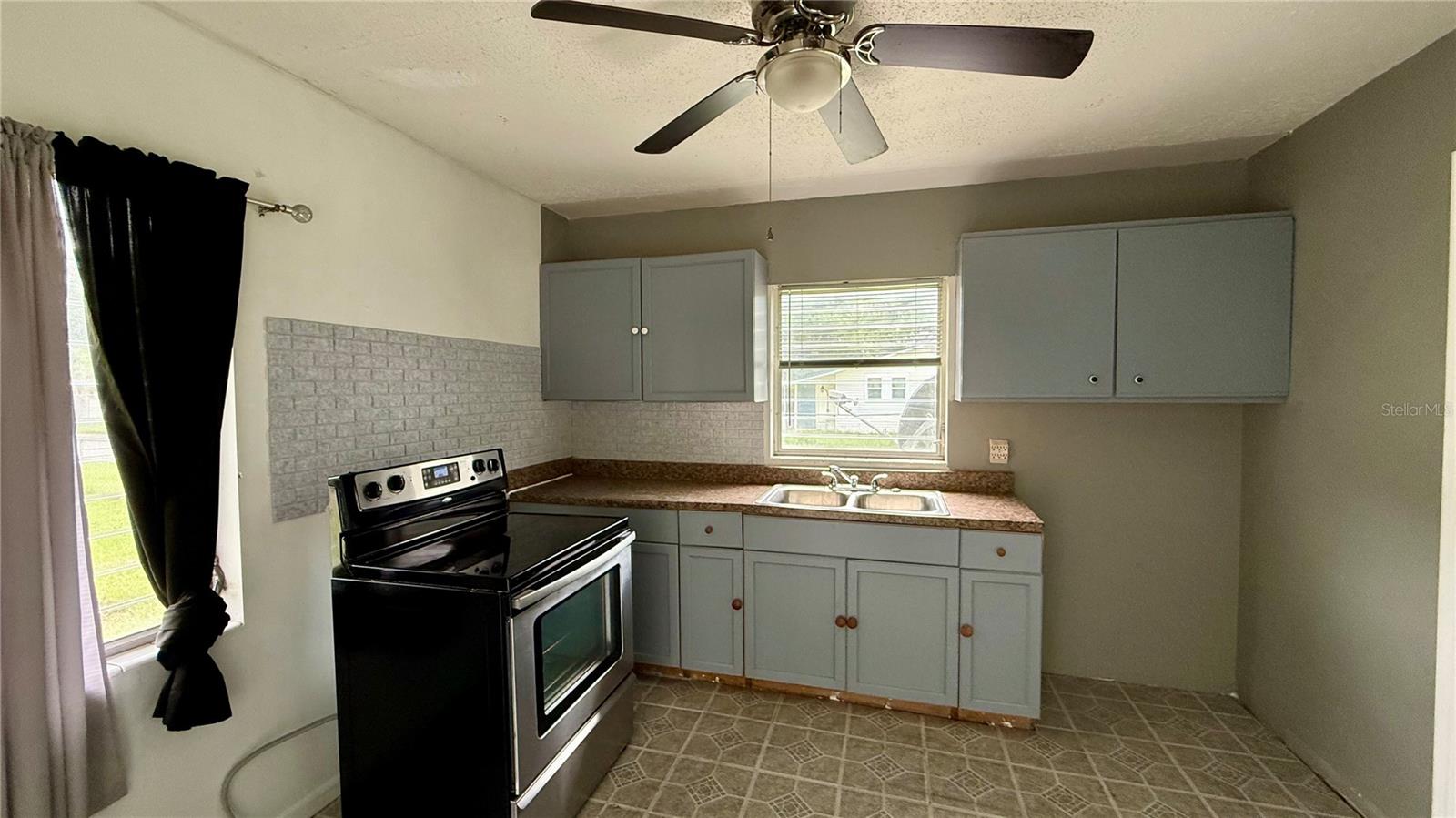 202 E Polk St Property Photo 5
