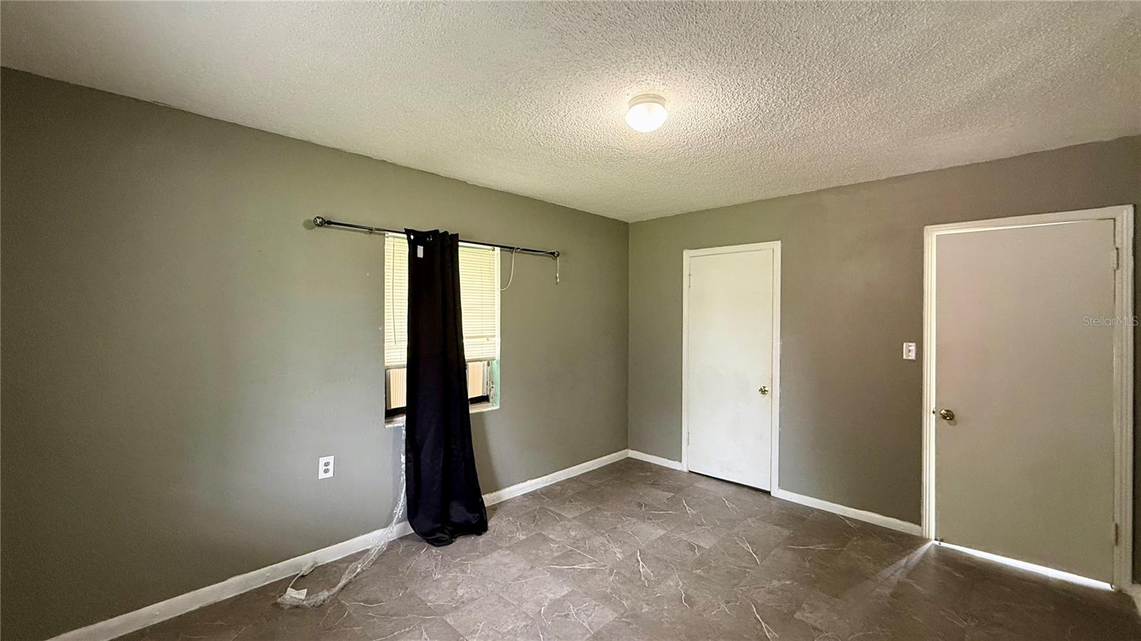 202 E Polk St Property Photo 9
