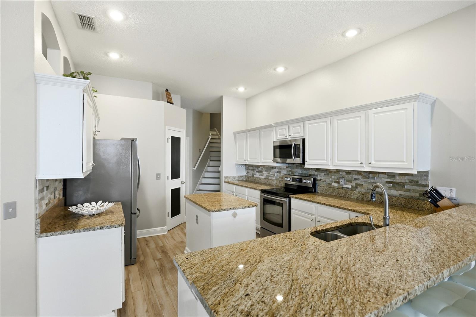 340 Ballyshannon Dr Property Photo 12