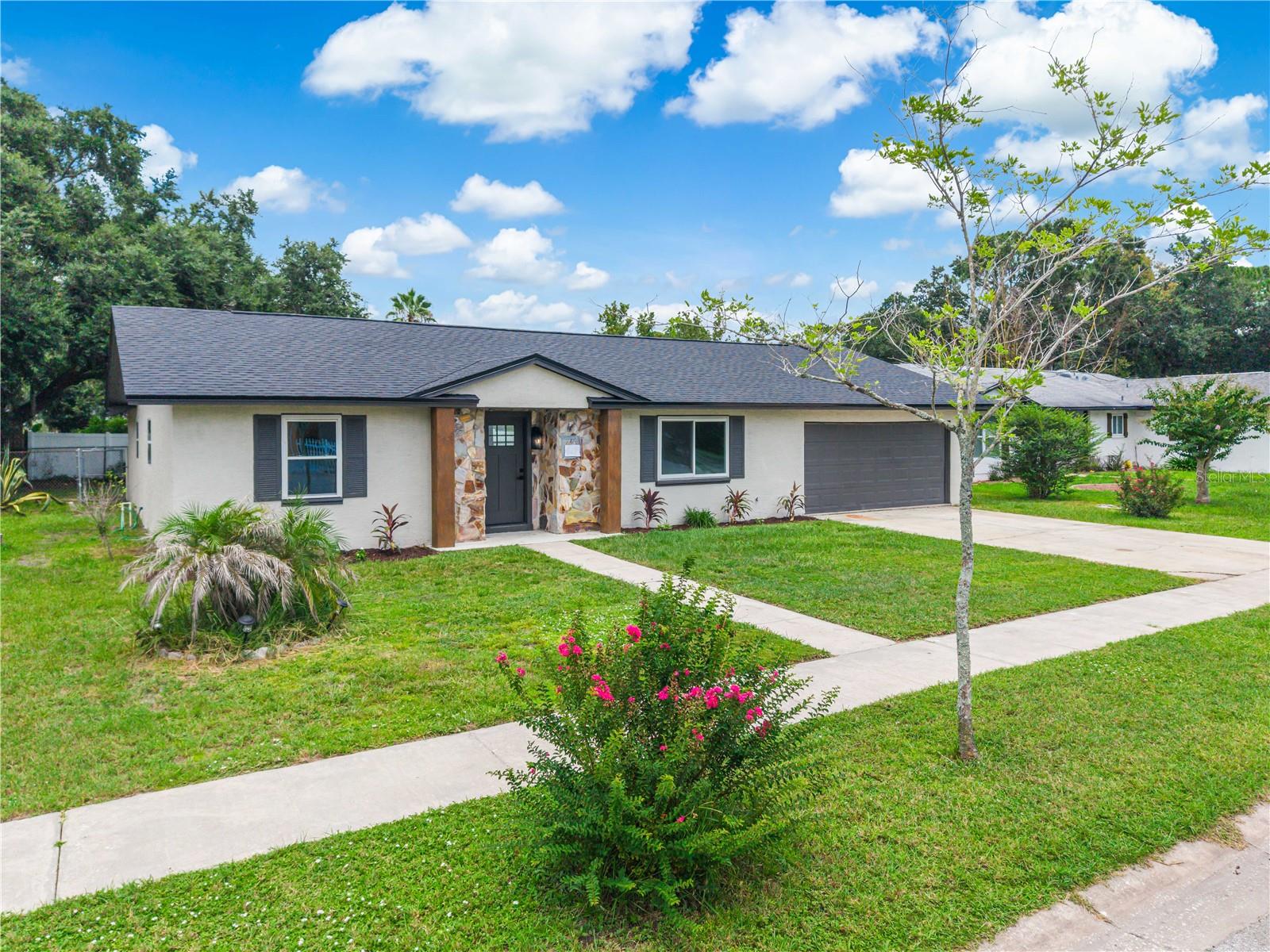 8624 Baylor Cir Property Photo 3