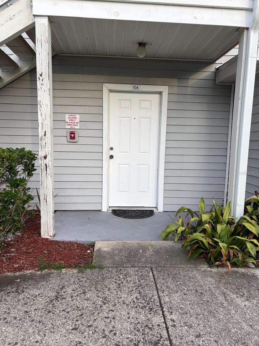 1218 BERMUDA LAKES LN #104 Property Photo 1