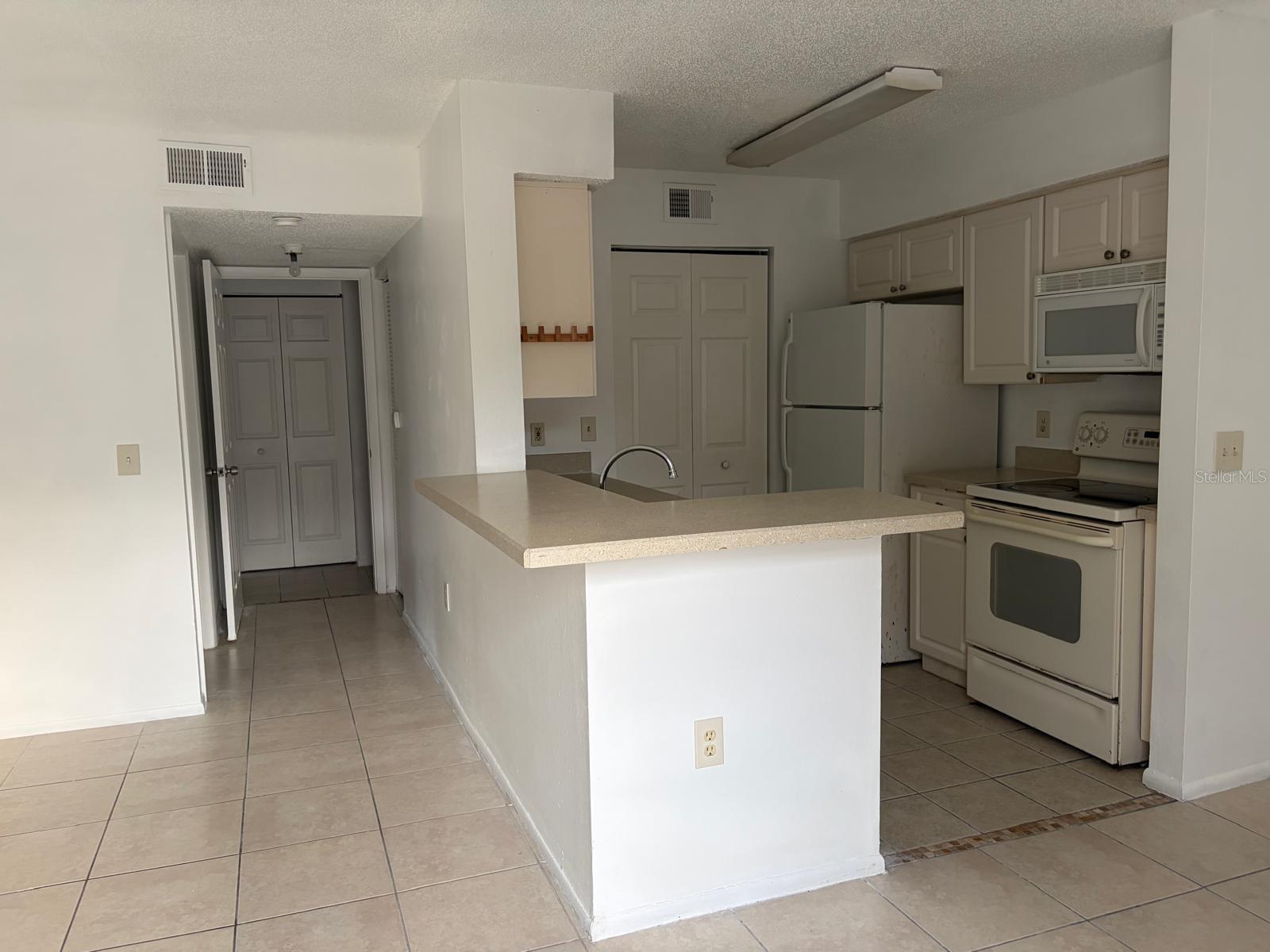 1218 Bermuda Lakes Ln #104 Property Photo 4