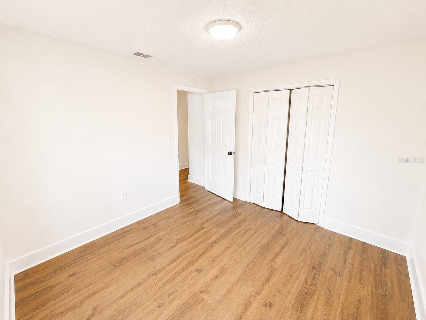 7313 Thomas Jefferson Cir E Property Photo 5