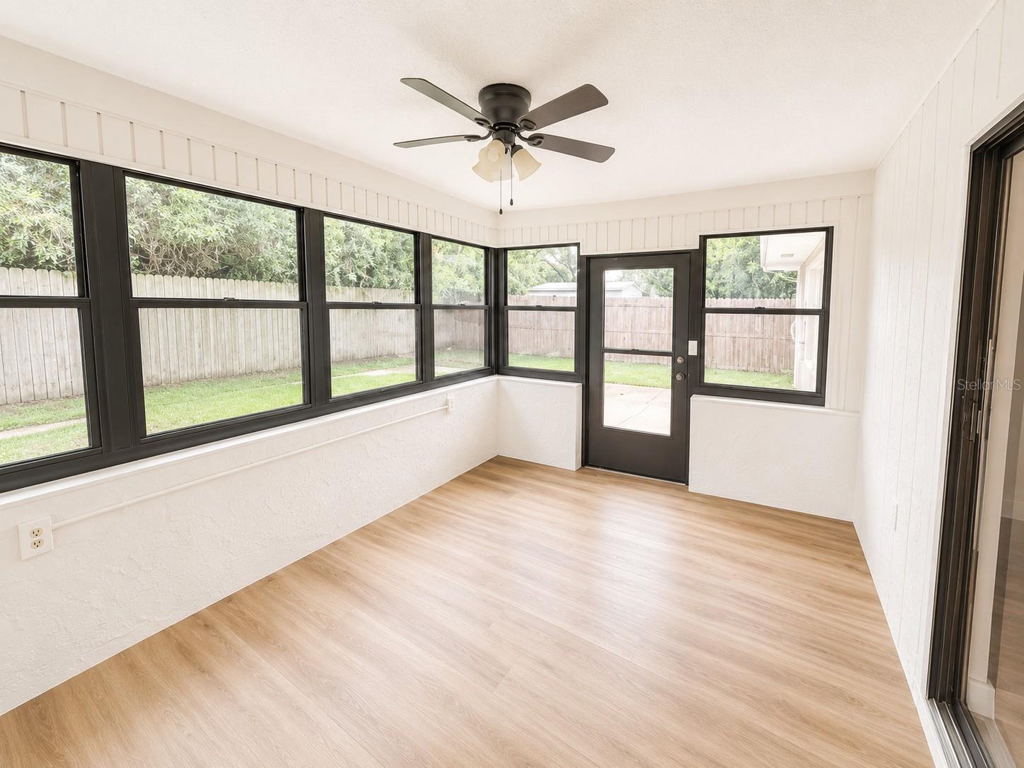 7313 Thomas Jefferson Cir E Property Photo 10