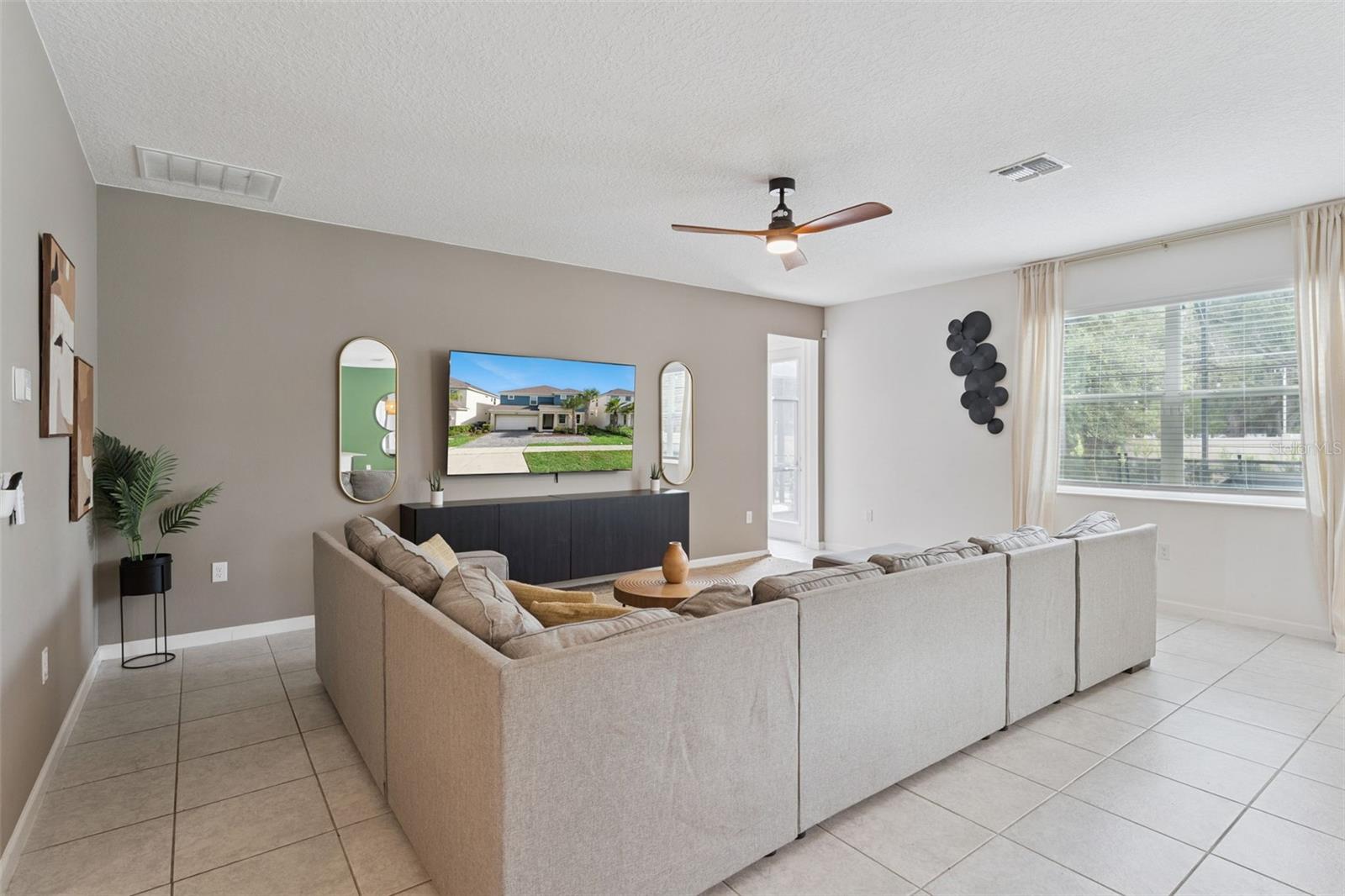 302 Marcello Blvd Property Photo 4
