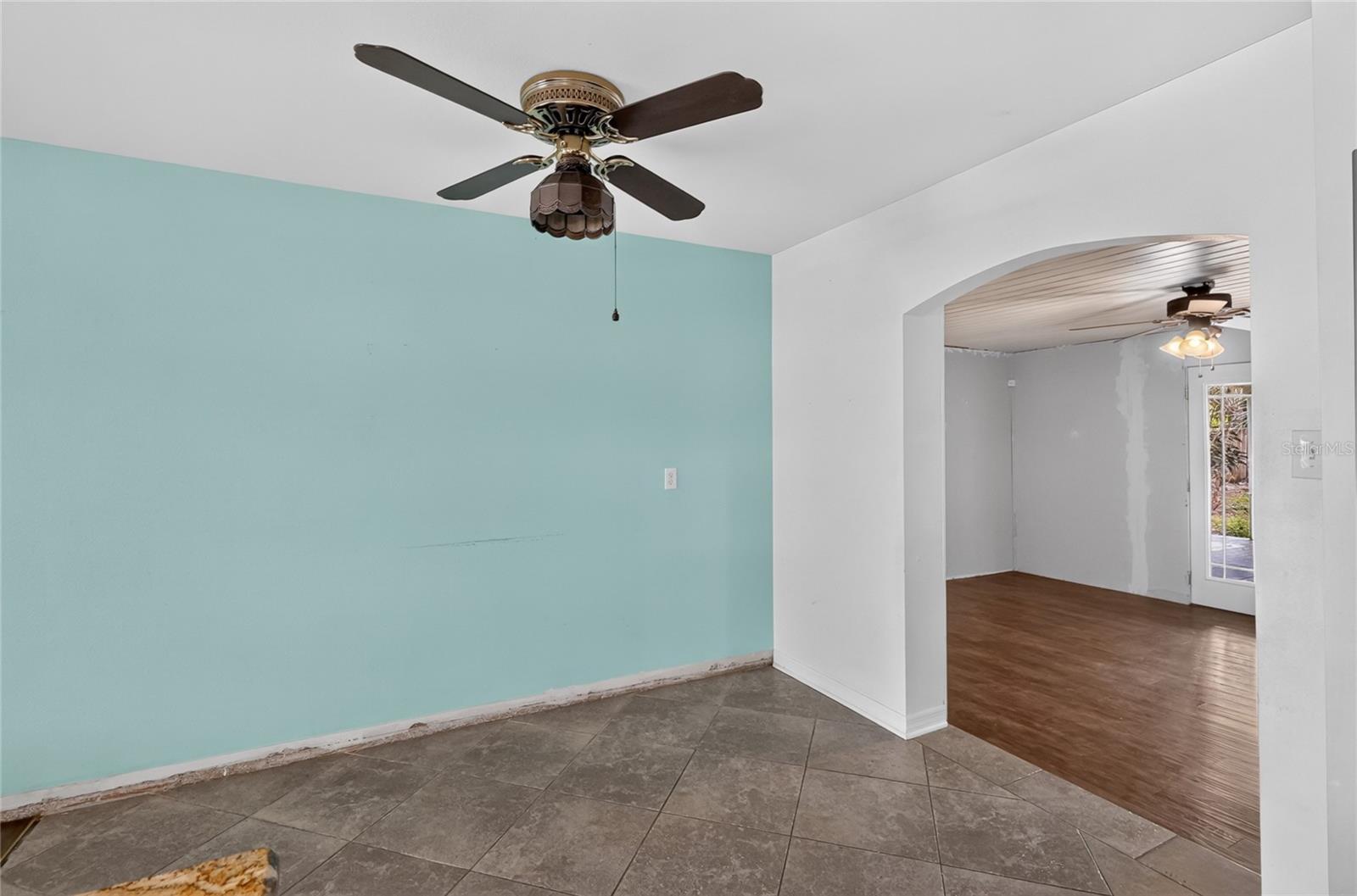 120 E Hoffman St Property Photo 16