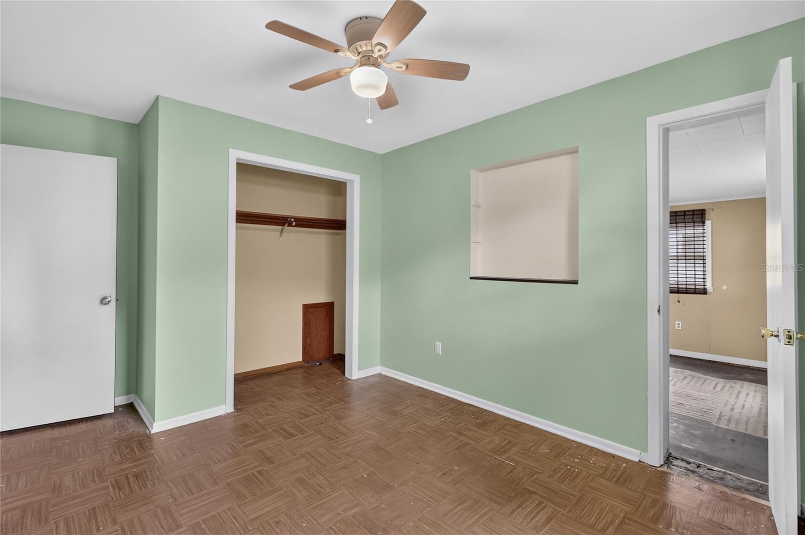 120 E Hoffman St Property Photo 32