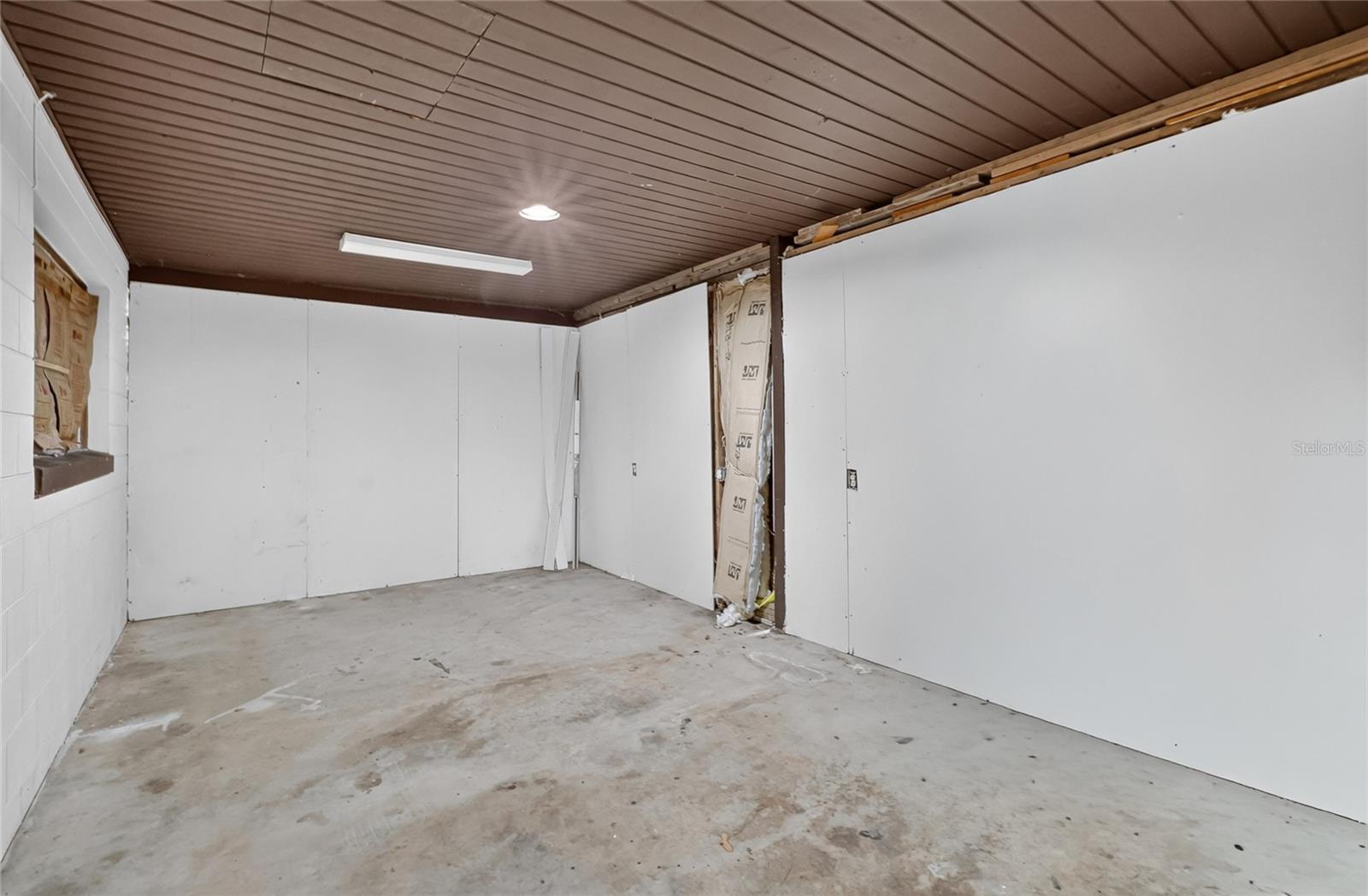 120 E Hoffman St Property Photo 43