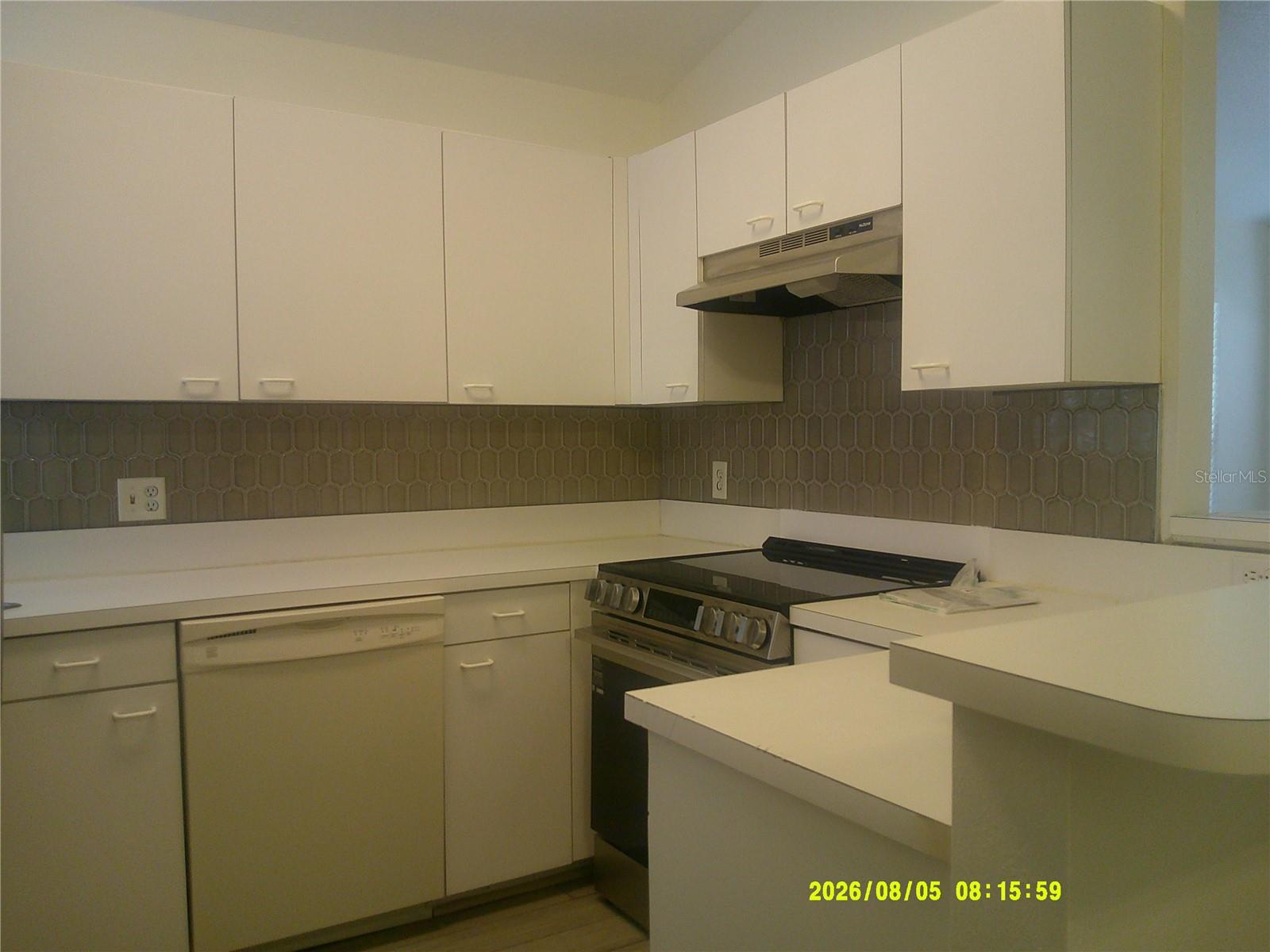 437 Columbia Ave Property Photo 9