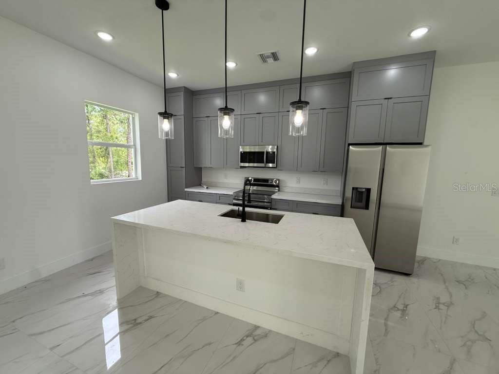 723 Epps Brown St E Property Photo 8