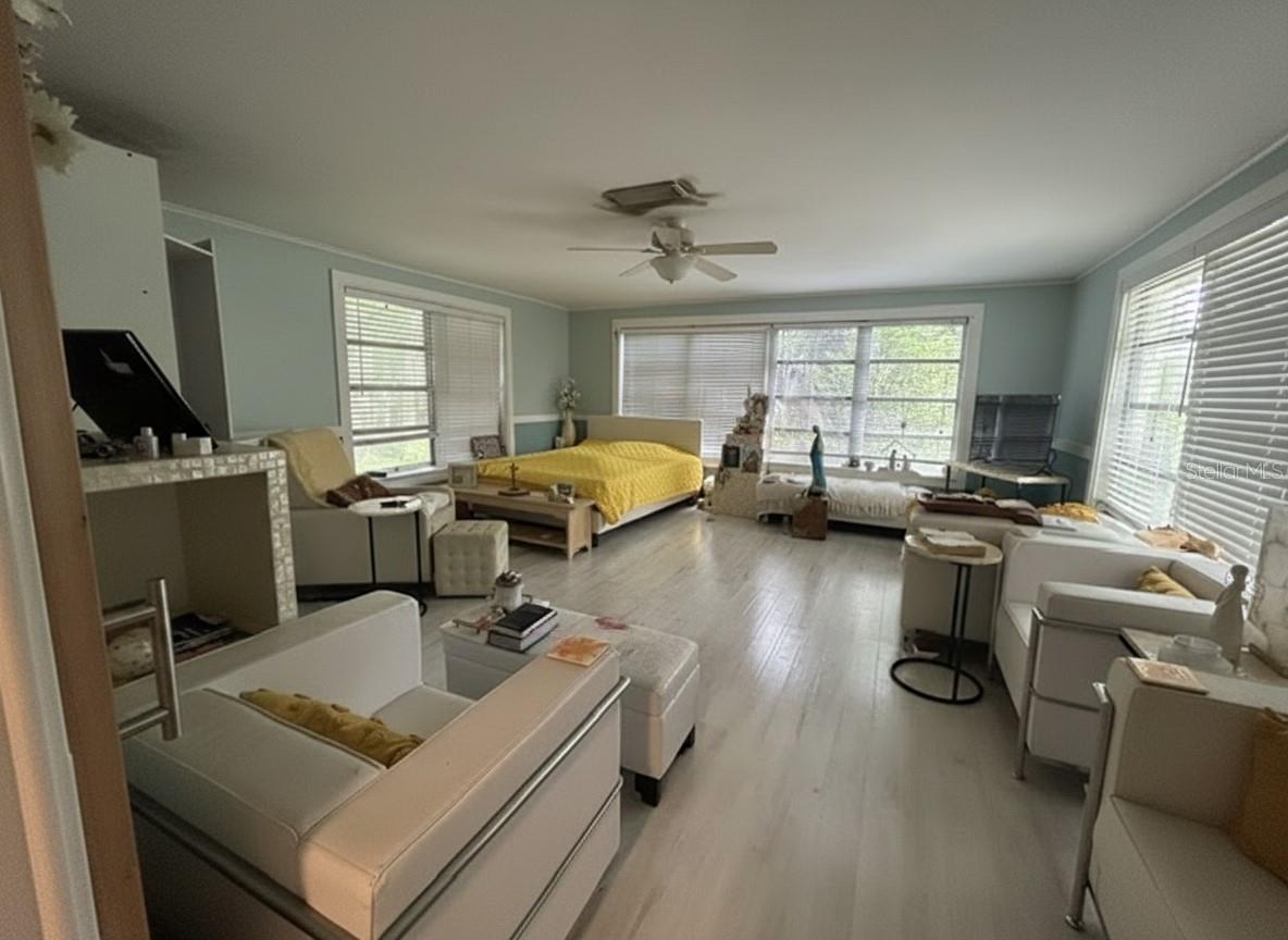 2455 Royal Rd Property Photo 4