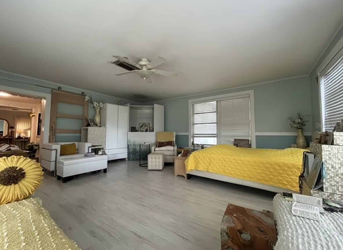 2455 Royal Rd Property Photo 5