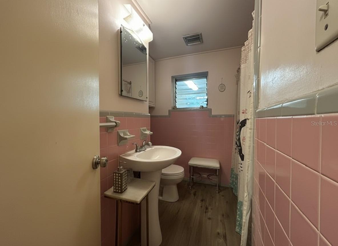 2455 Royal Rd Property Photo 9