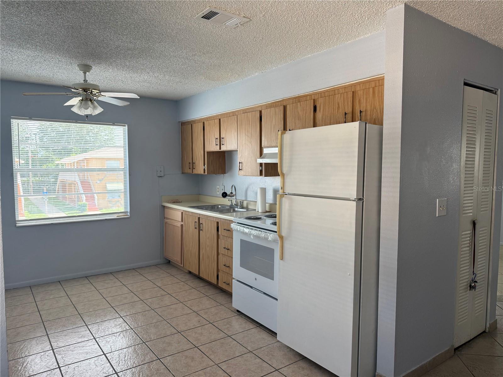 708 Michigan Ct #3 Property Photo 3