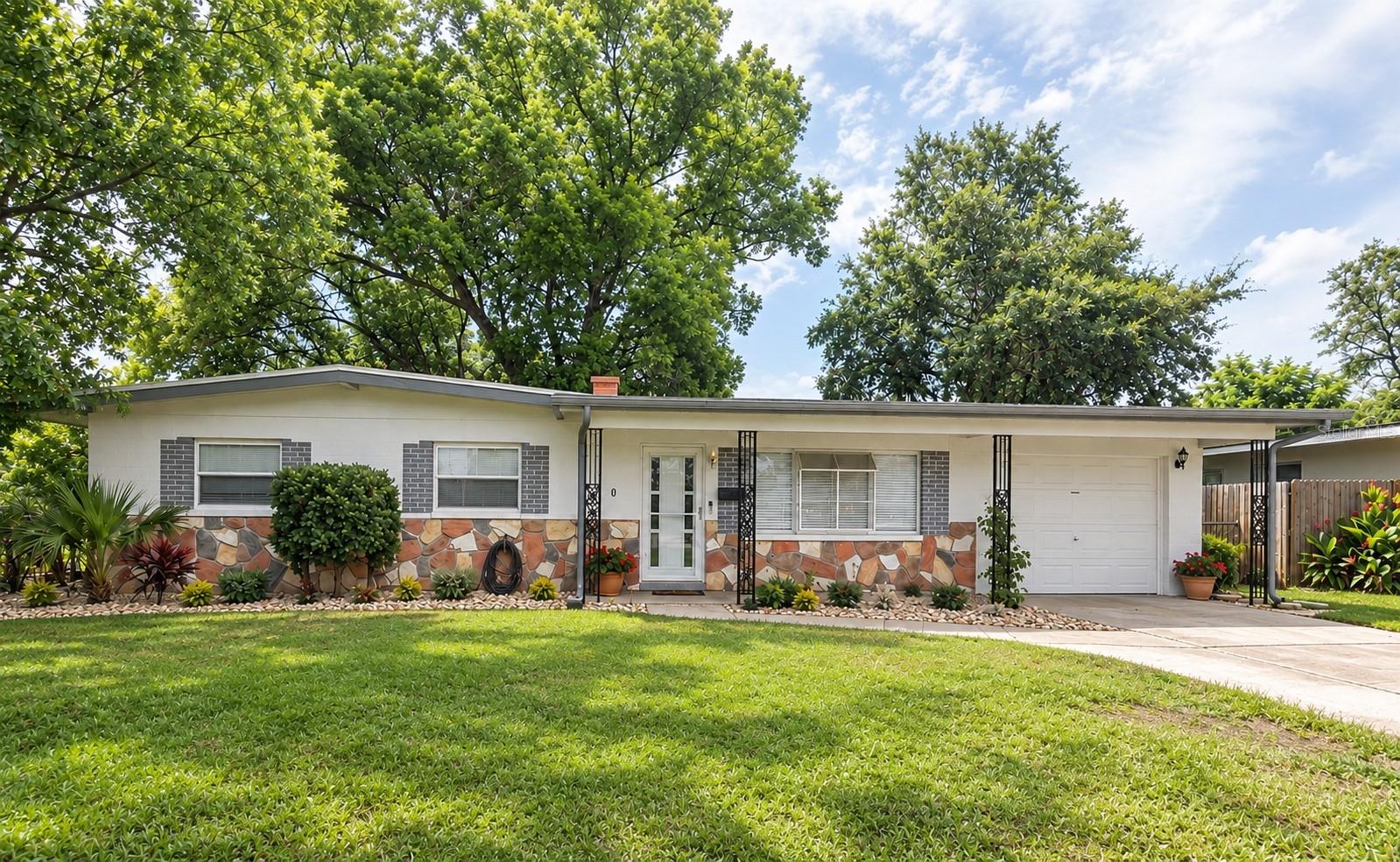 1840 N Powers Dr Property Photo 1