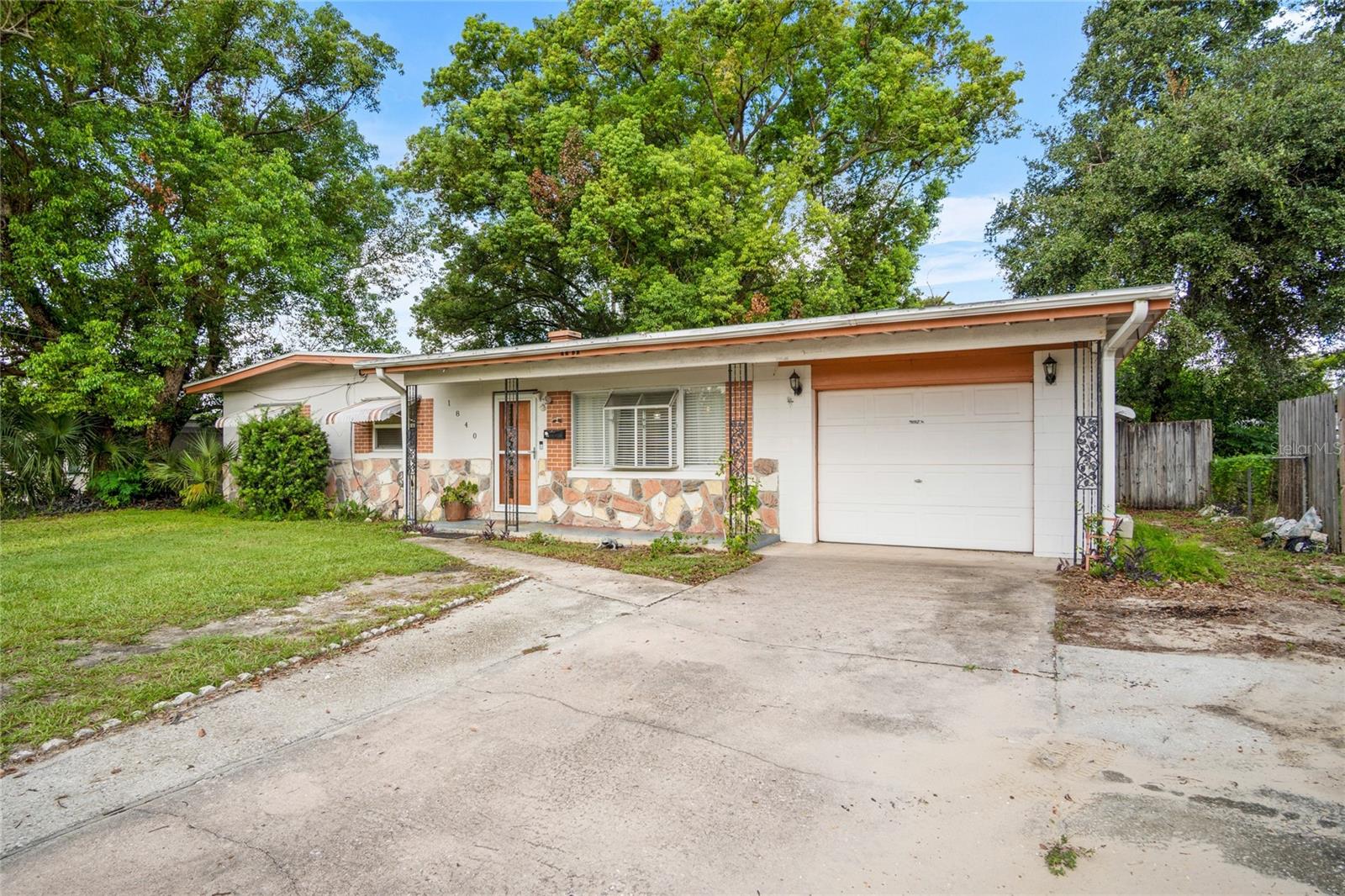 1840 N Powers Dr Property Photo 2