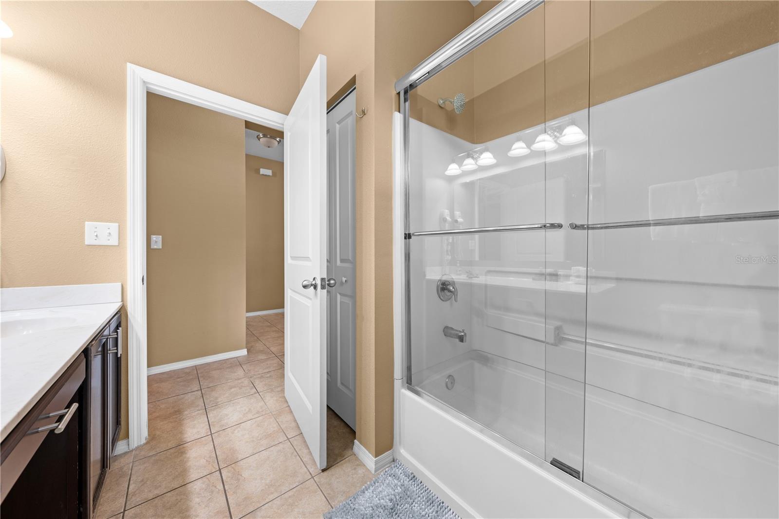 4704 Ruby Red Ln Property Photo 14