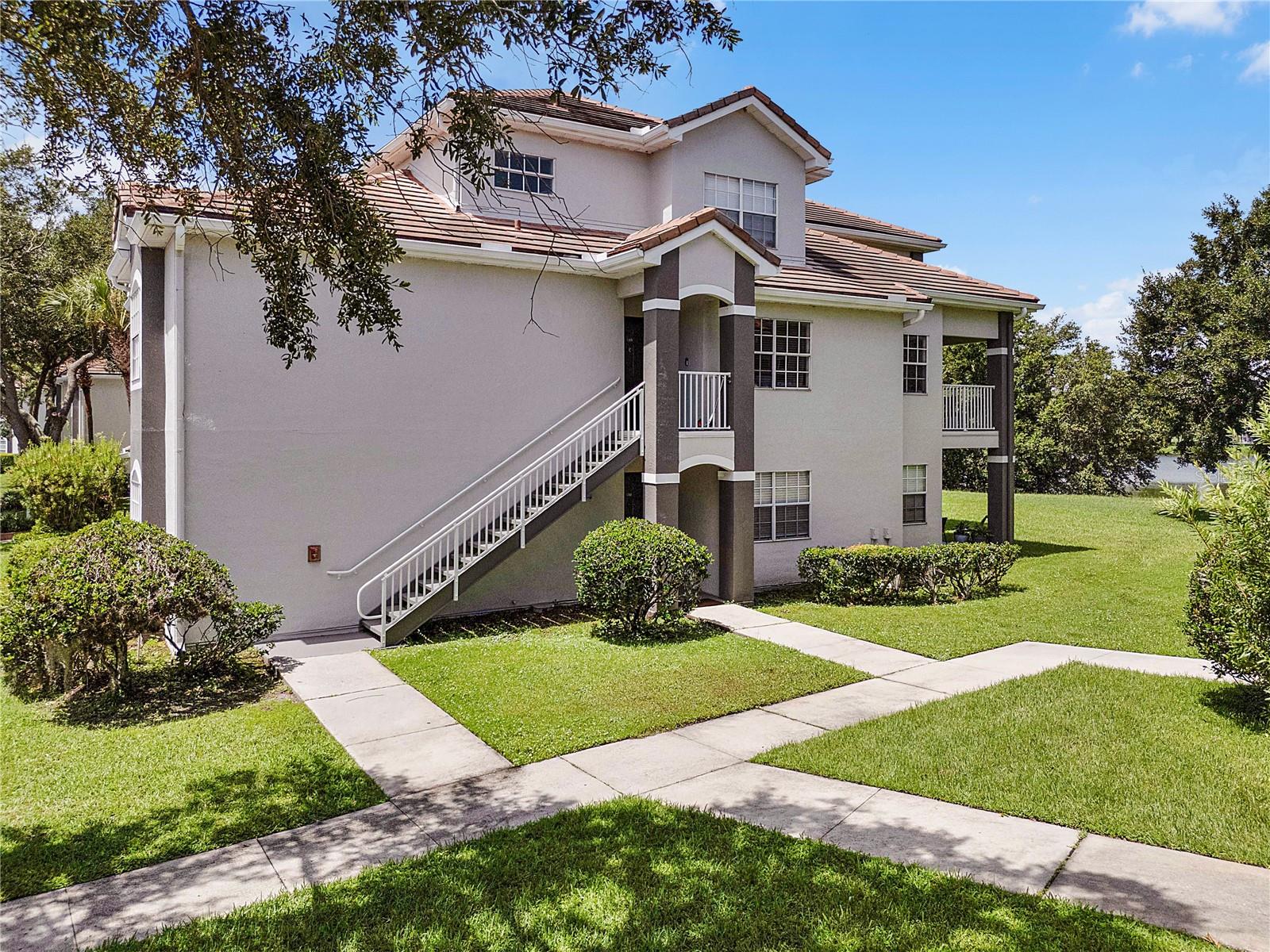 13929 FAIRWAY ISLAND DR #818 Property Photo 1