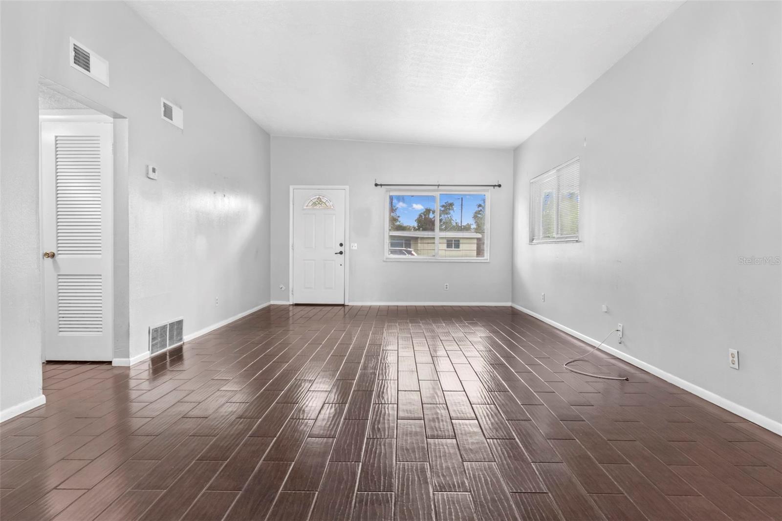 5711 21st St W Property Photo 6