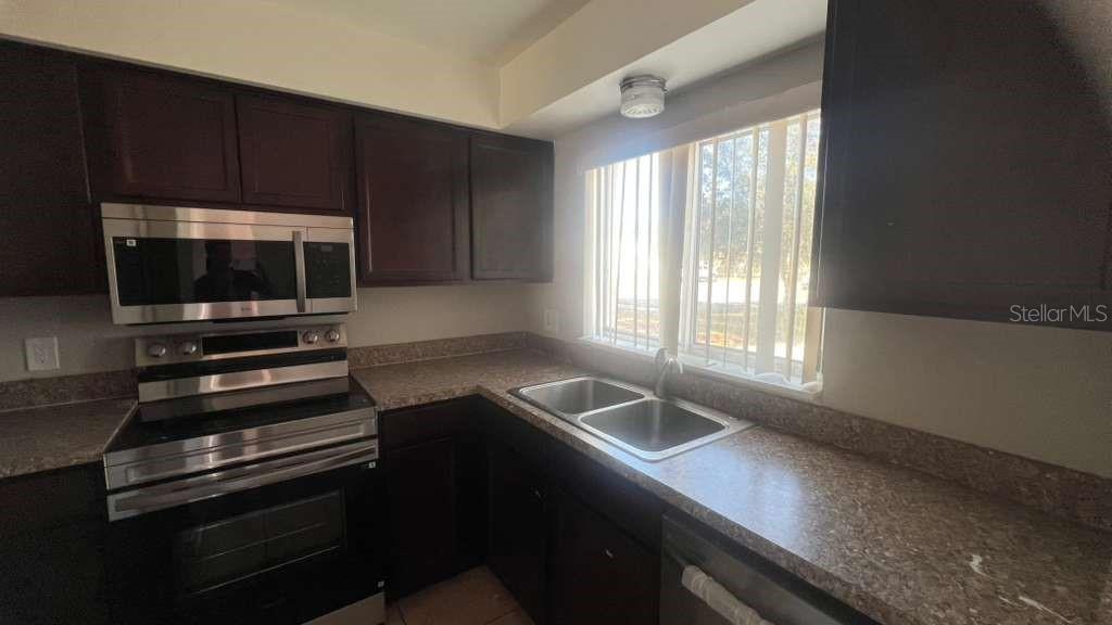 202 Watts Ln #d Property Photo 2