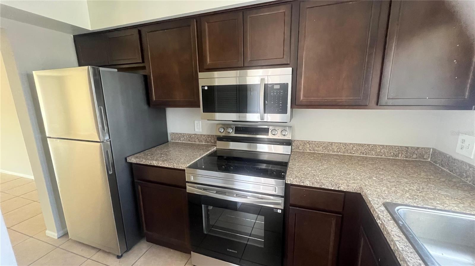 202 Watts Ln #d Property Photo 3