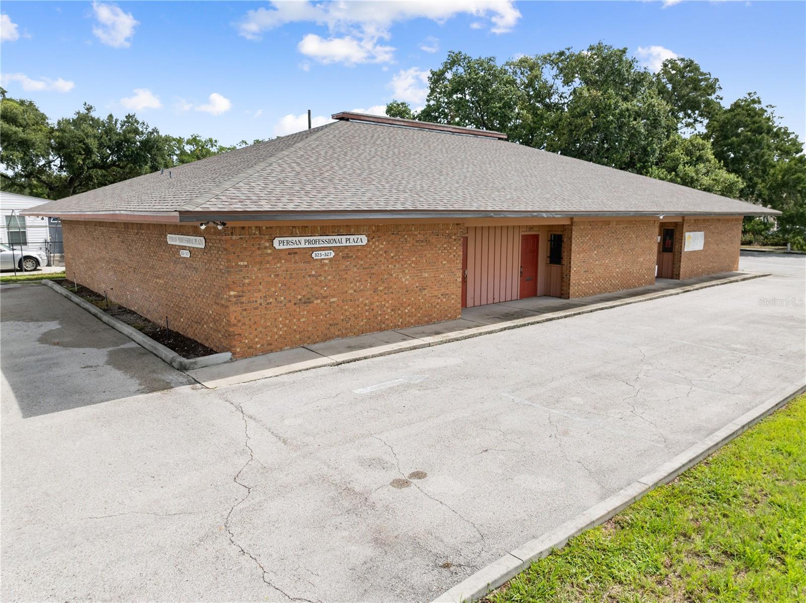 323 W Cypress St Property Photo 1