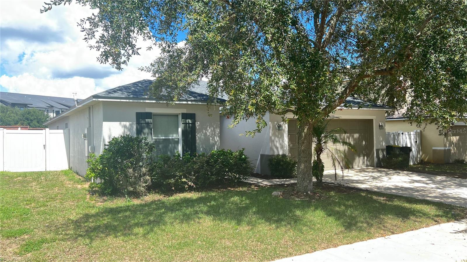 13609 Laranja St Property Photo 4