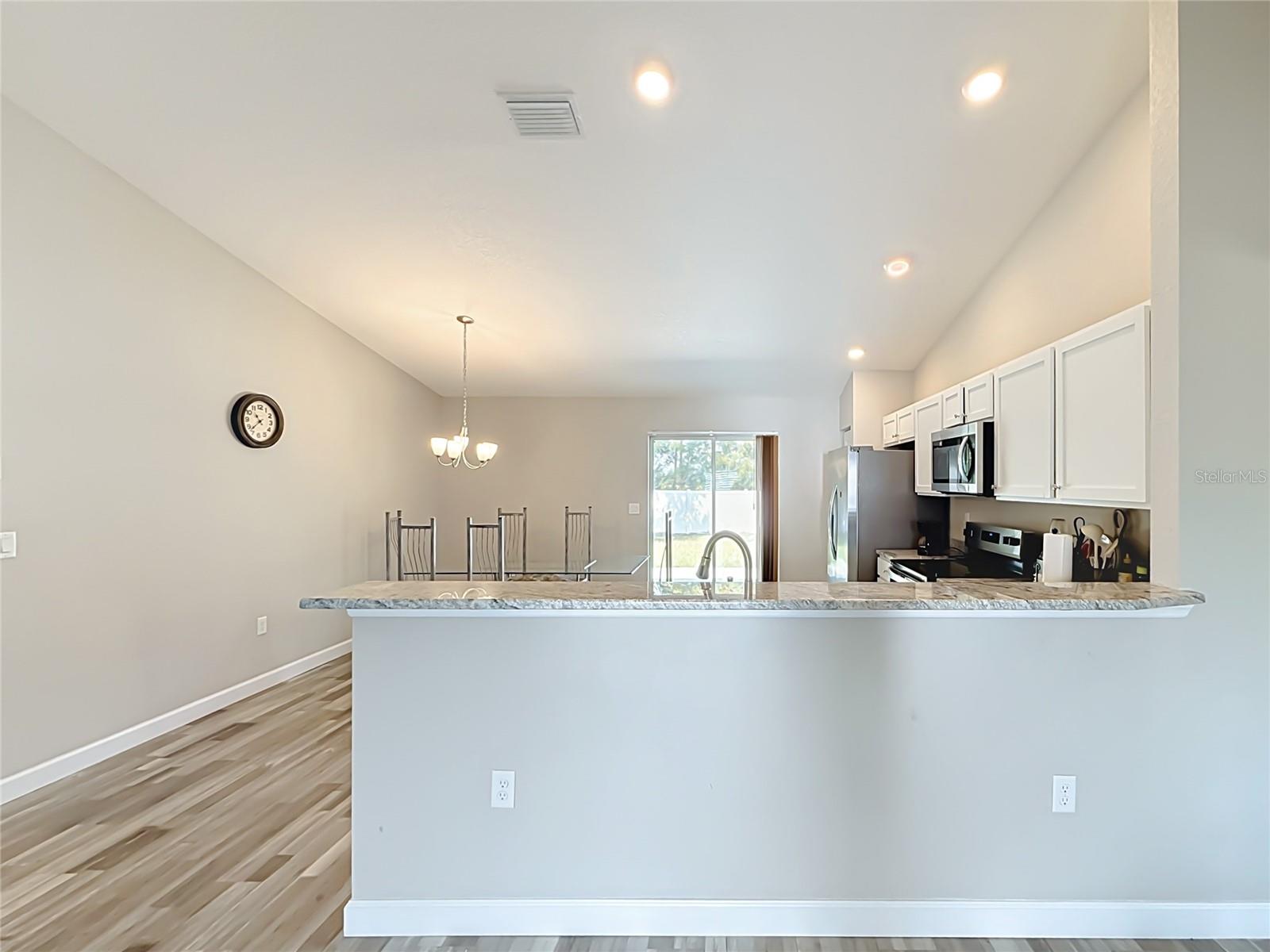 13244 49th Property Photo 6
