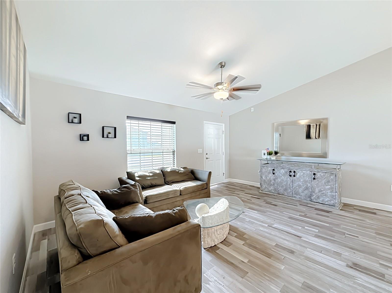 13244 49th Property Photo 8