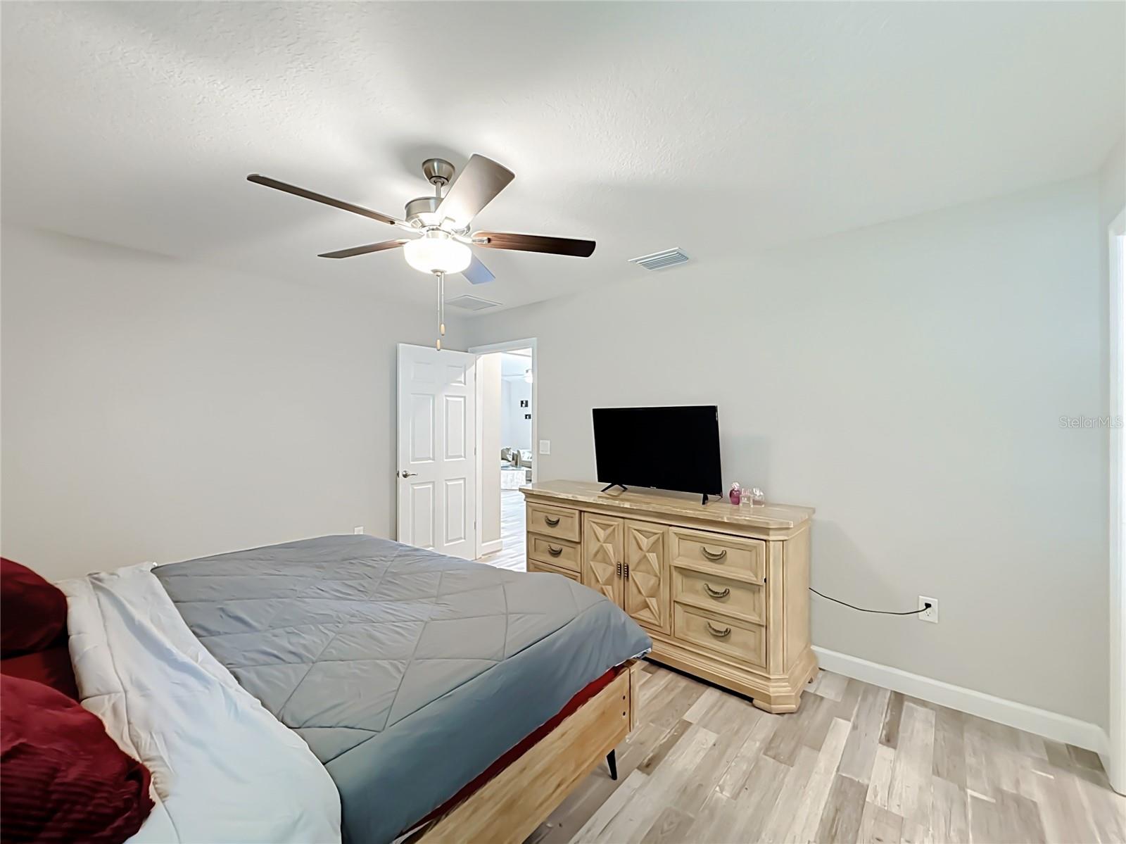 13244 49th Property Photo 15