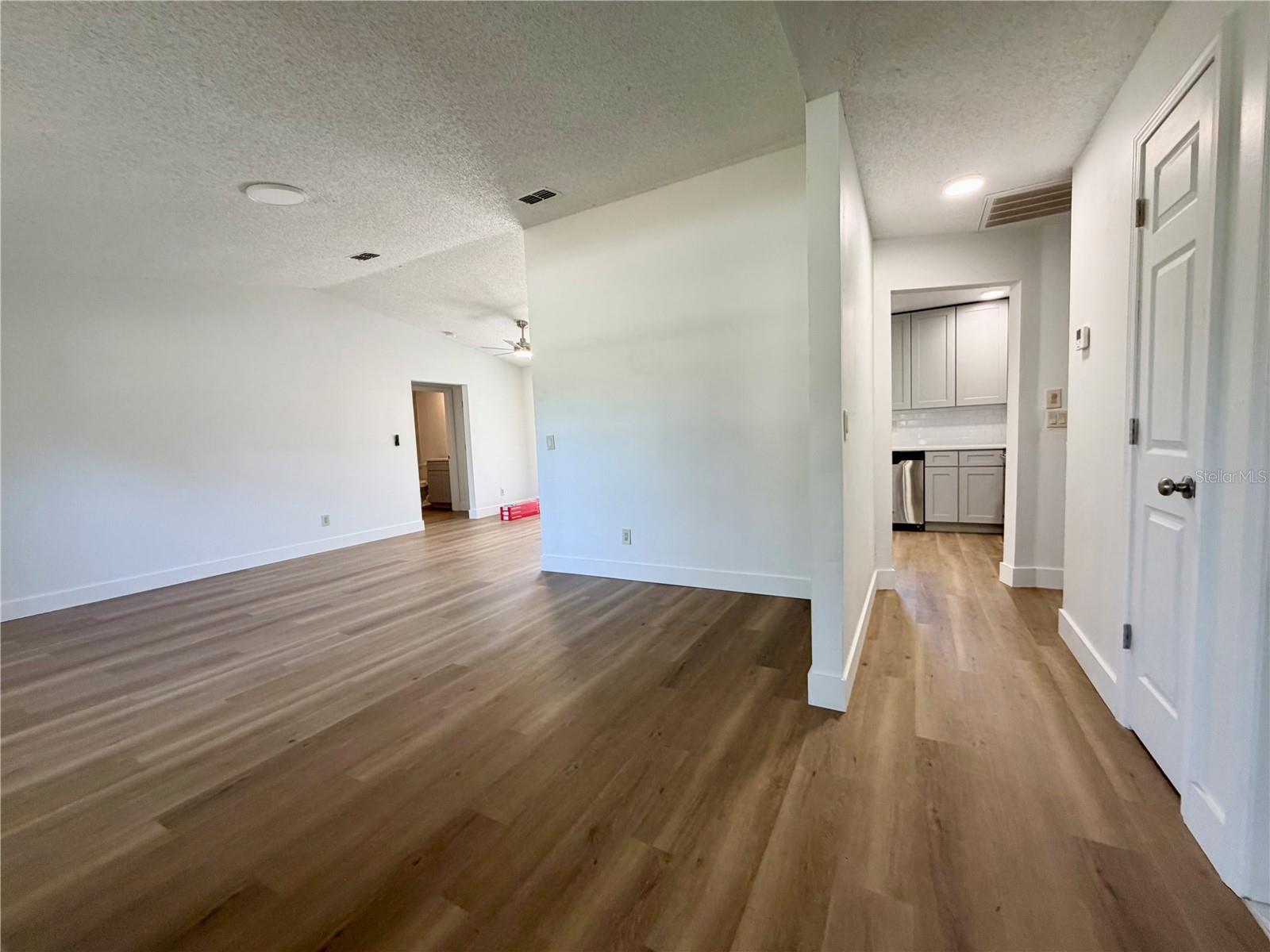 115 Daffodill St Property Photo 4
