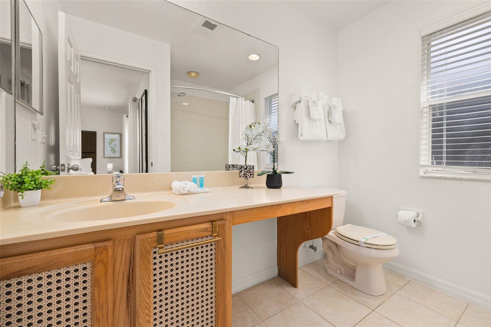 2739 Coupe St Property Photo 31
