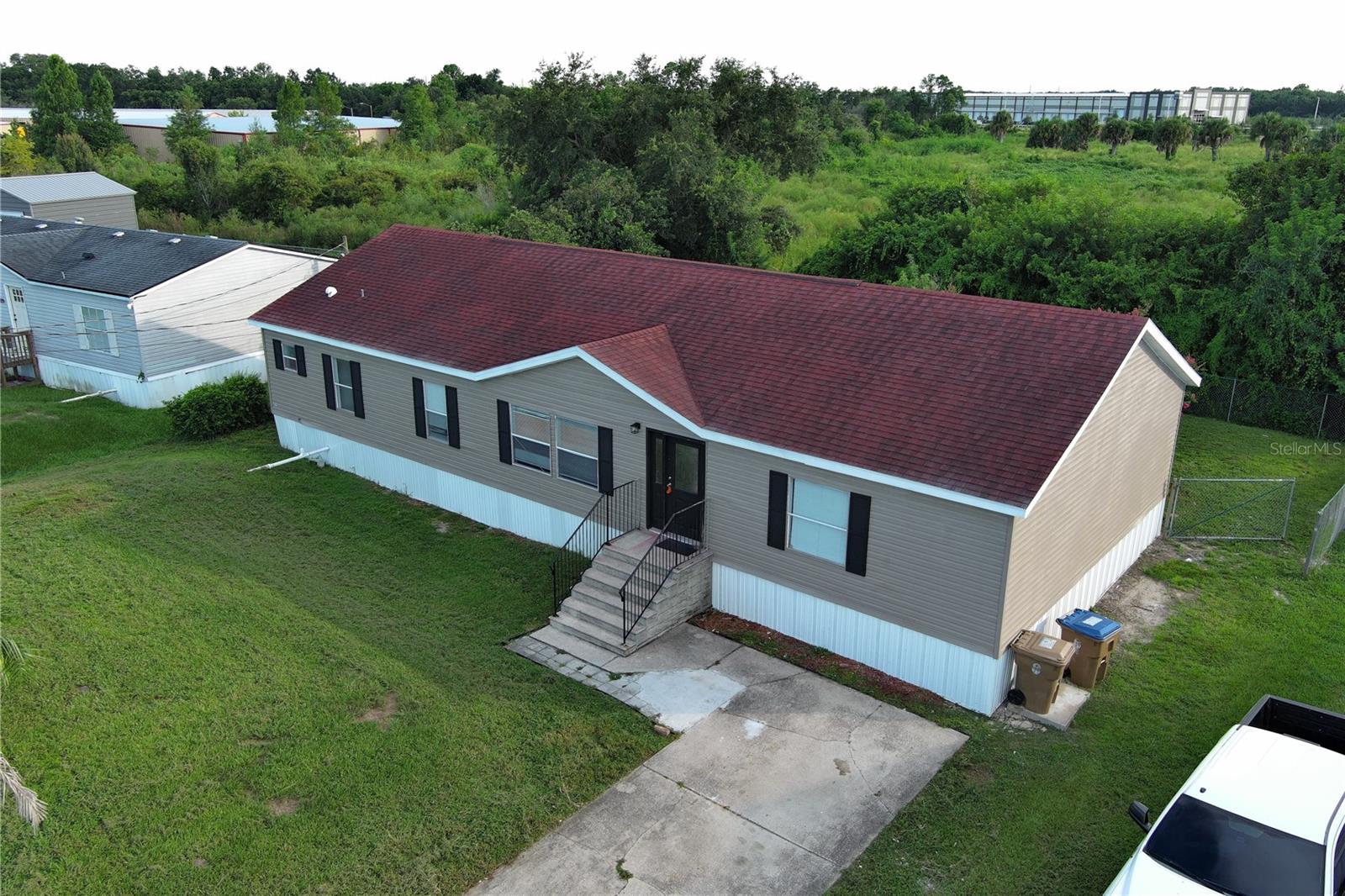 1124 DARA CAY DR