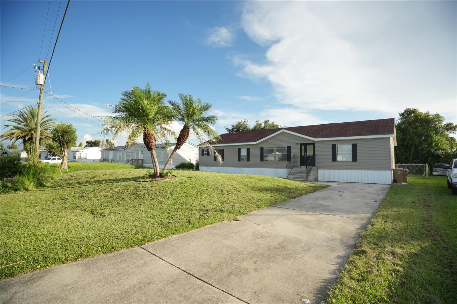 1124 Dara Cay Dr Property Photo 2