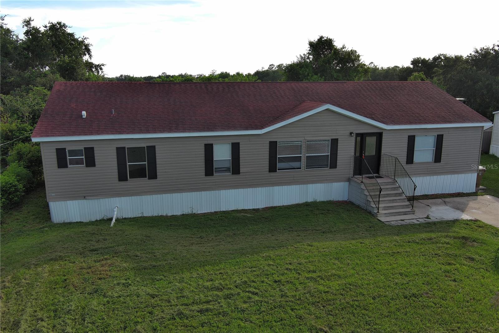 1124 Dara Cay Dr Property Photo 3