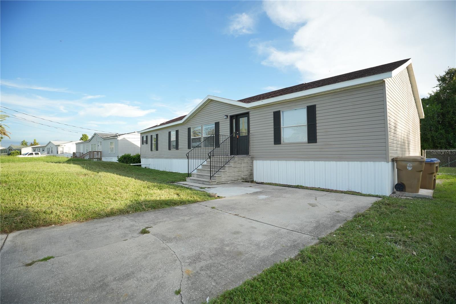 1124 Dara Cay Dr Property Photo 24