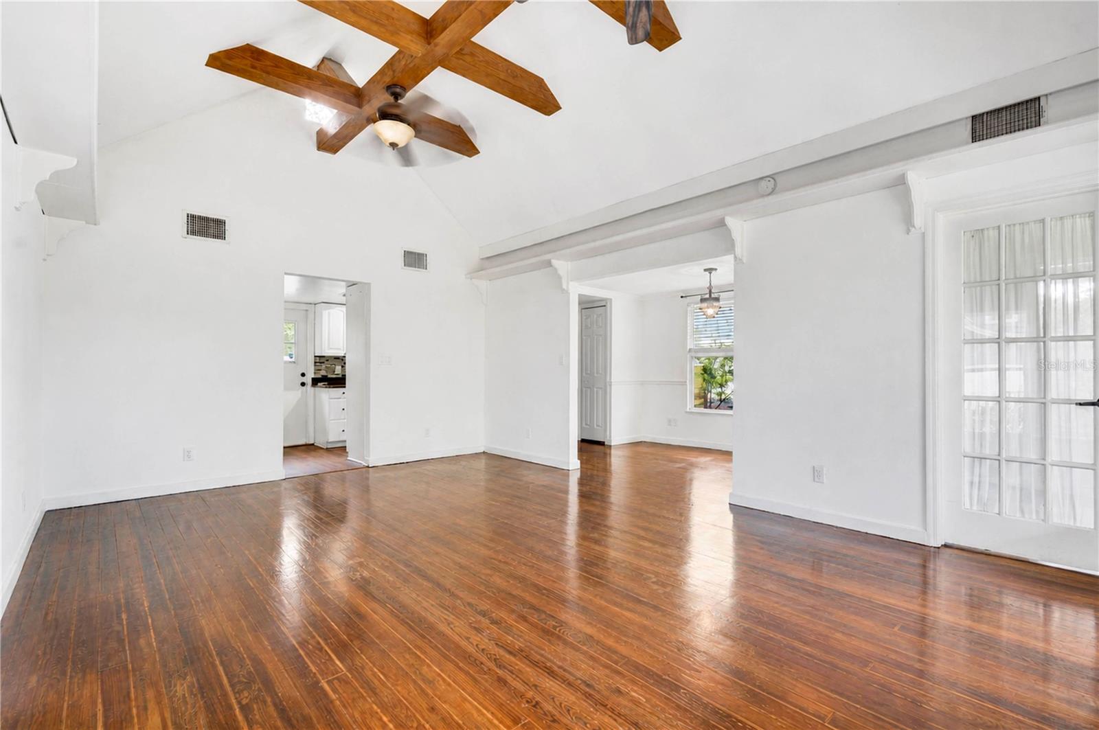 1512 Oregon St Property Photo 5