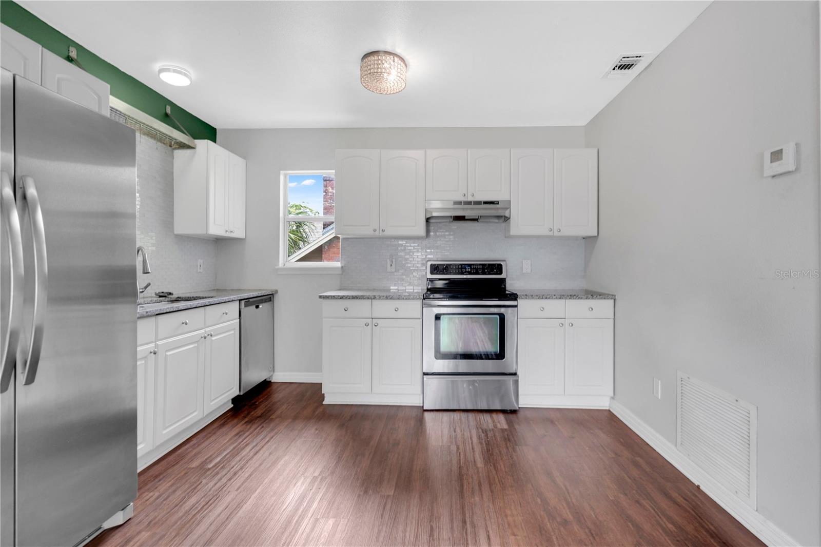 1512 Oregon St Property Photo 36
