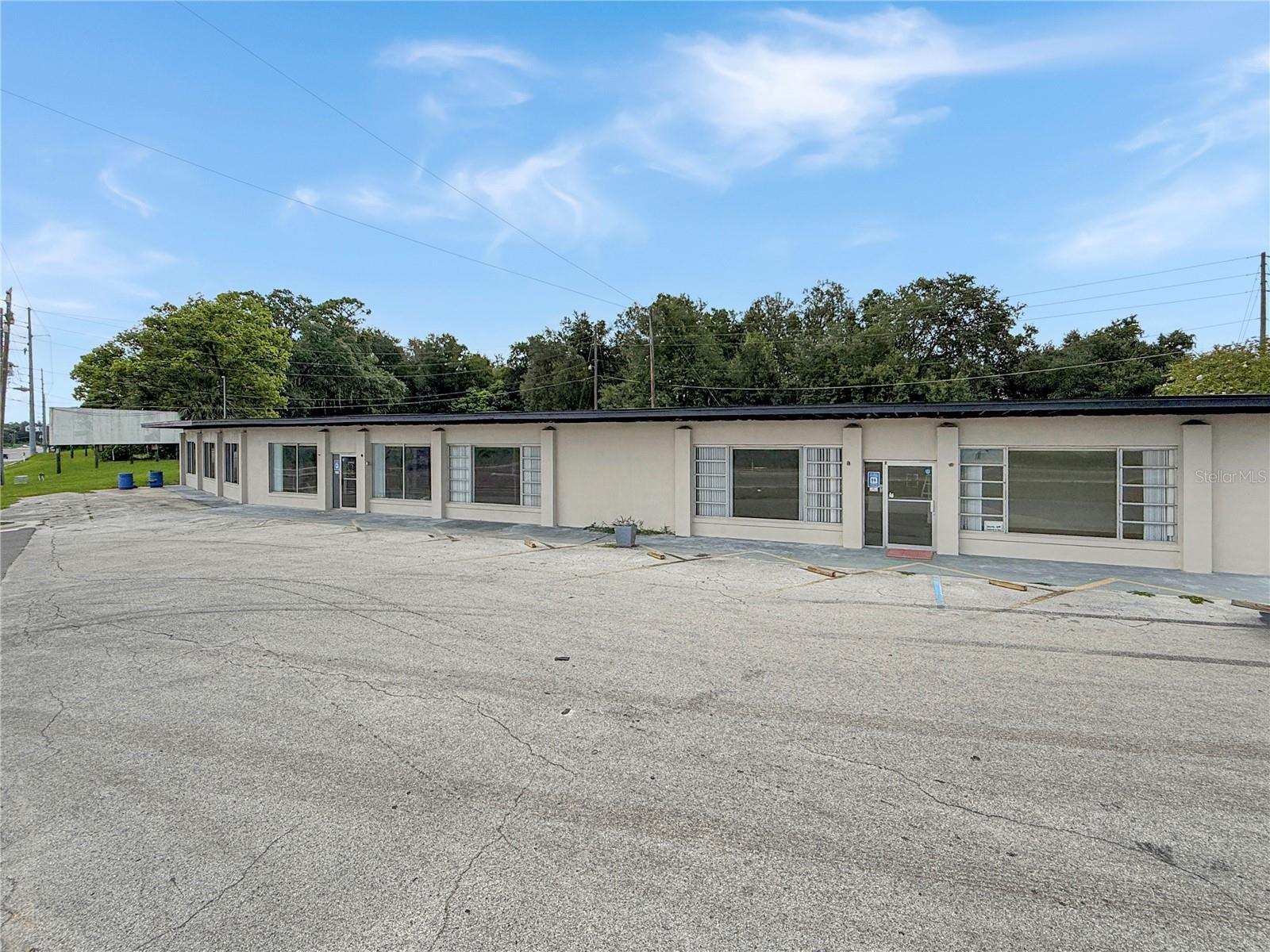835 S Us Highway 27 Property Photo 2