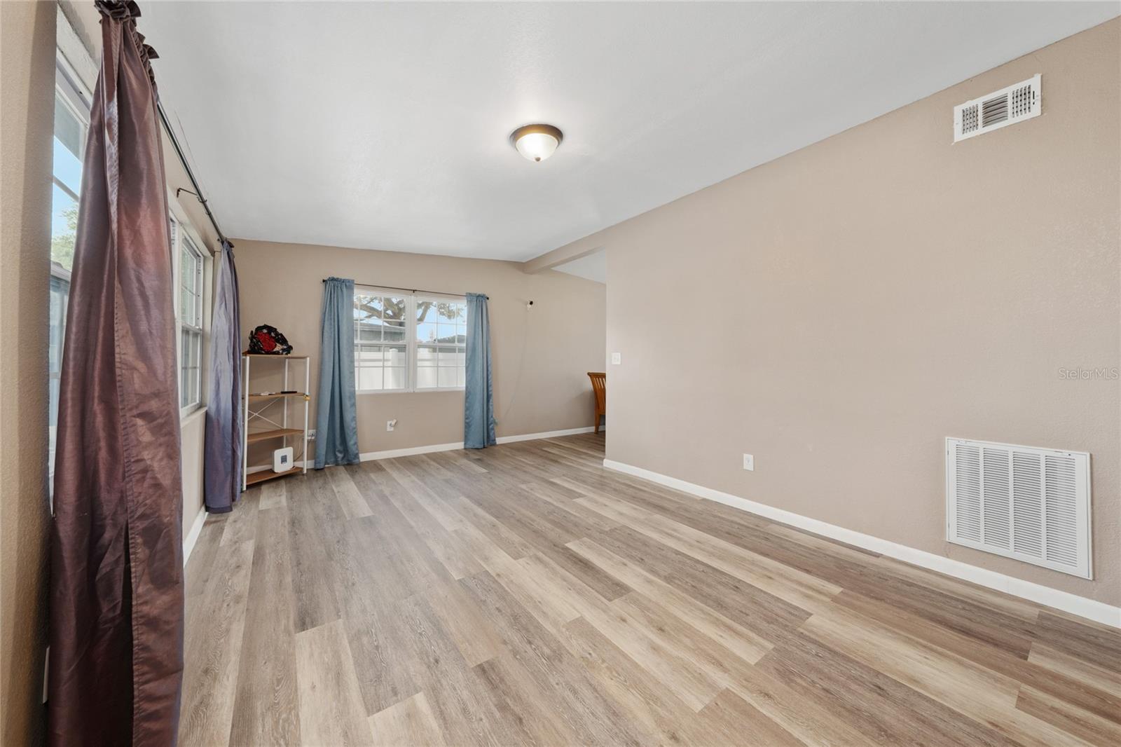 2030 Milton St Property Photo 9