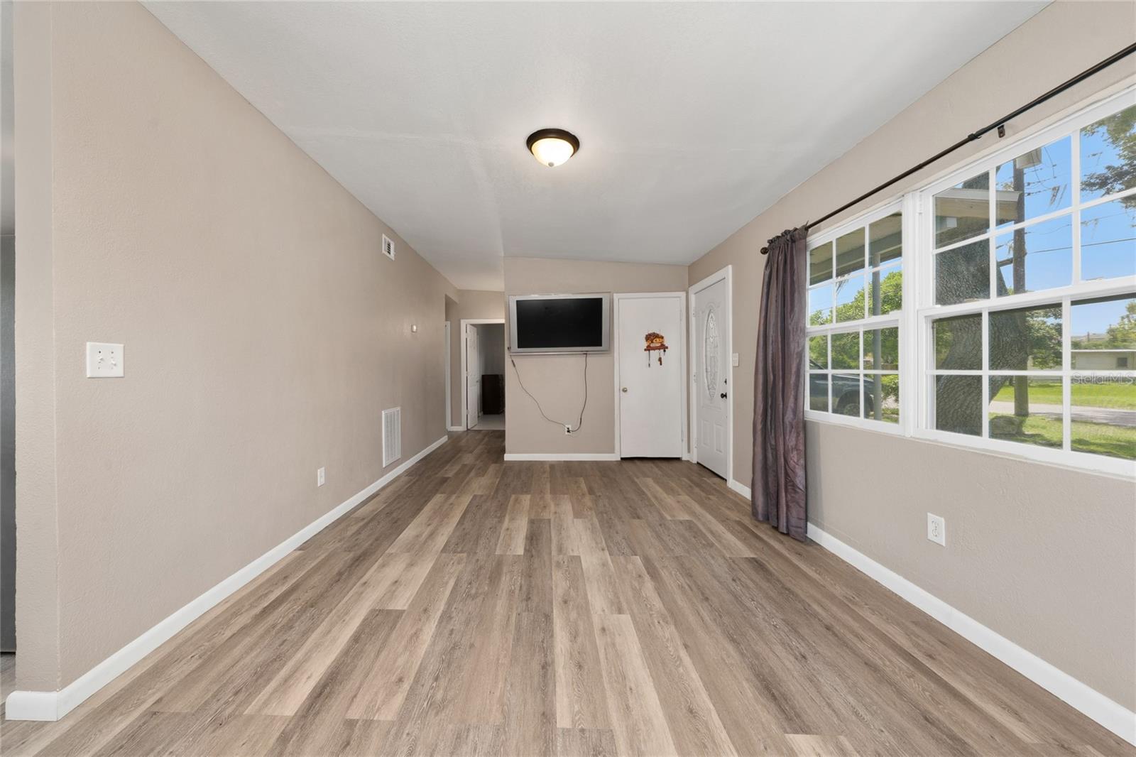 2030 Milton St Property Photo 10