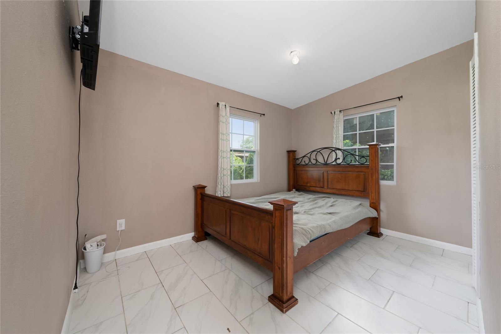 2030 Milton St Property Photo 18