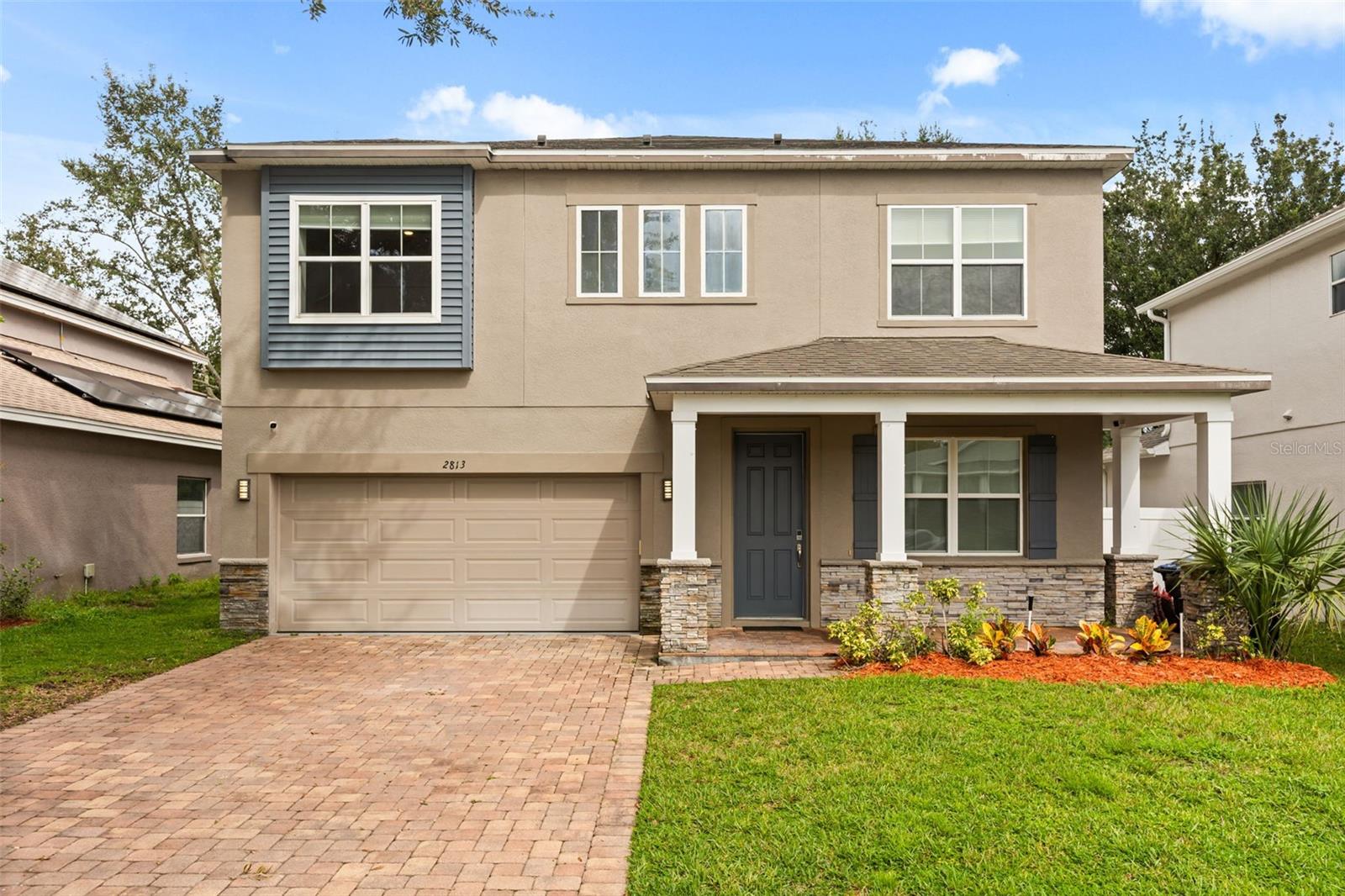 2813 Roseglen Way Property Photo 4