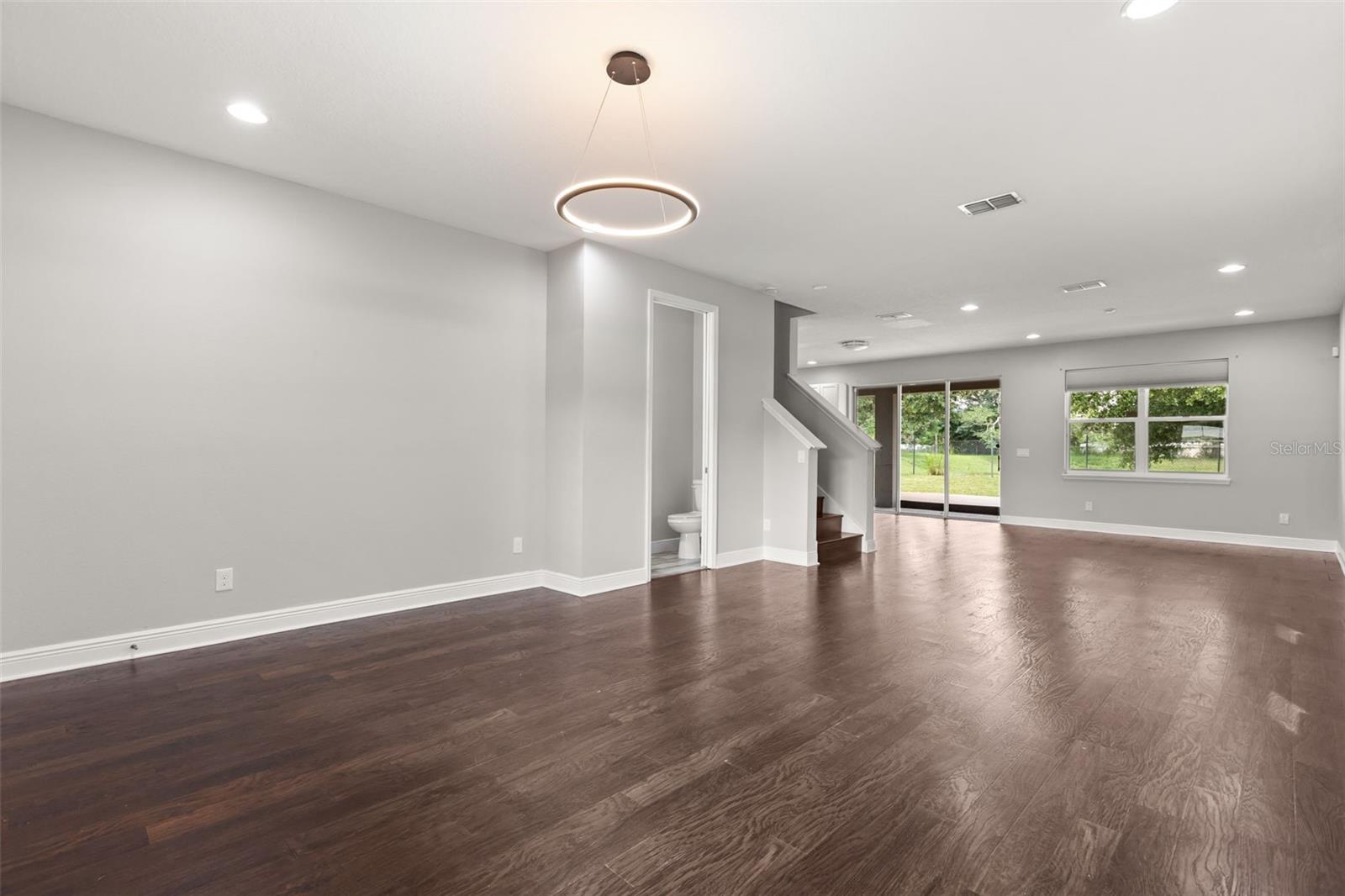 2813 Roseglen Way Property Photo 6