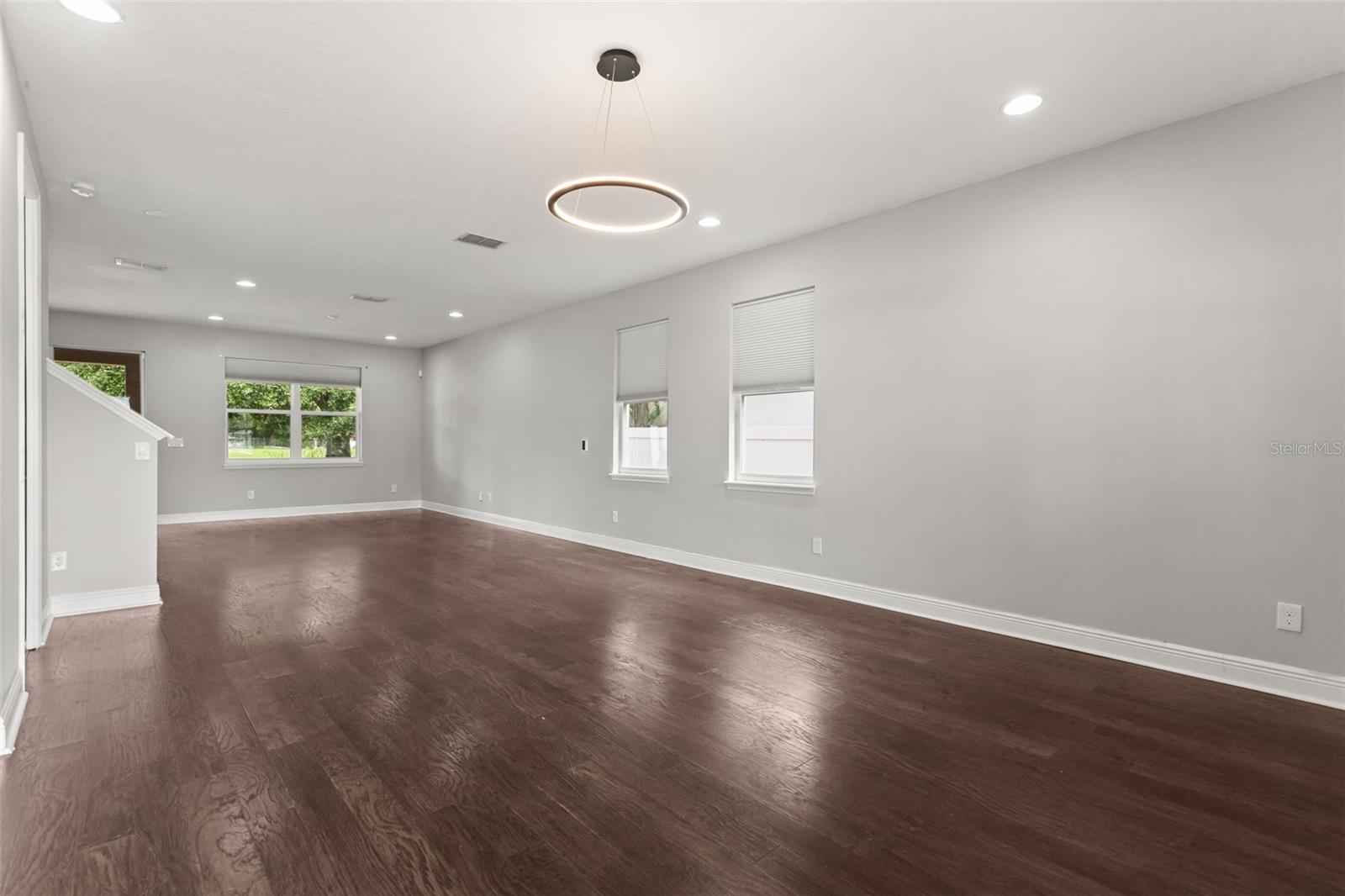 2813 Roseglen Way Property Photo 7